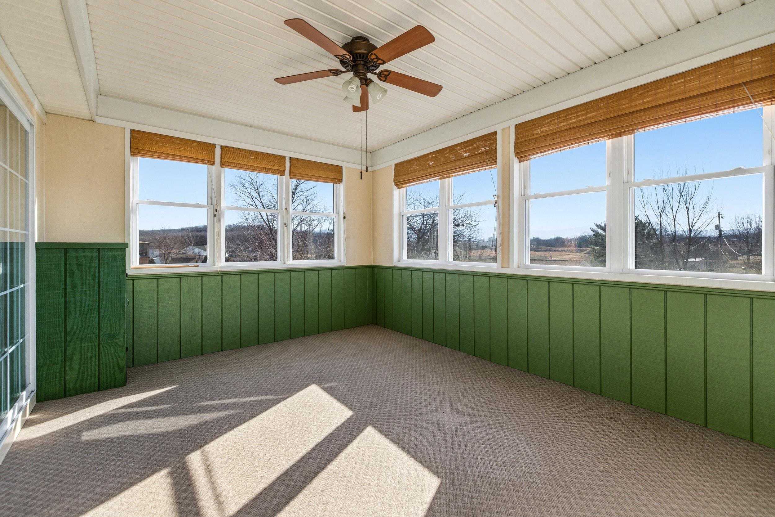 323 WESTLU DR, LURAY, Virginia 22835, 3 Bedrooms Bedrooms, ,2 BathroomsBathrooms,Residential,323 WESTLU DR,672706 MLS # 672706