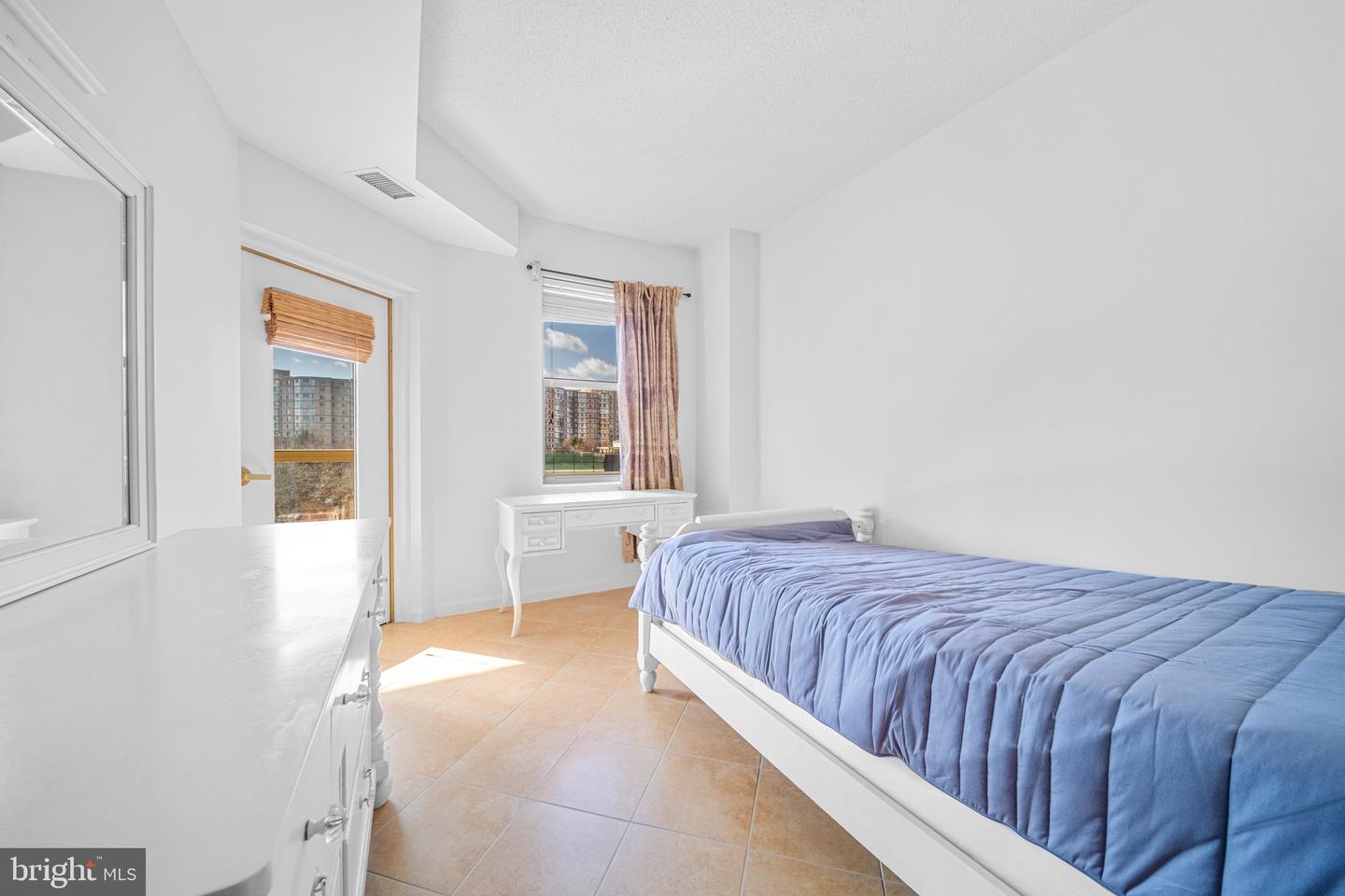 19360 MAGNOLIA GROVE SQ #412, LEESBURG, Virginia 20176, 2 Bedrooms Bedrooms, ,2 BathroomsBathrooms,Residential,For sale,19360 MAGNOLIA GROVE SQ #412,VALO2113056 MLS # VALO2113056