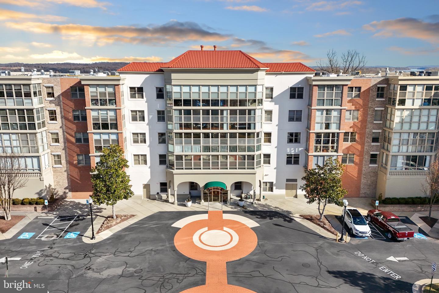 19360 MAGNOLIA GROVE SQ #412, LEESBURG, Virginia 20176, 2 Bedrooms Bedrooms, ,2 BathroomsBathrooms,Residential,For sale,19360 MAGNOLIA GROVE SQ #412,VALO2113056 MLS # VALO2113056