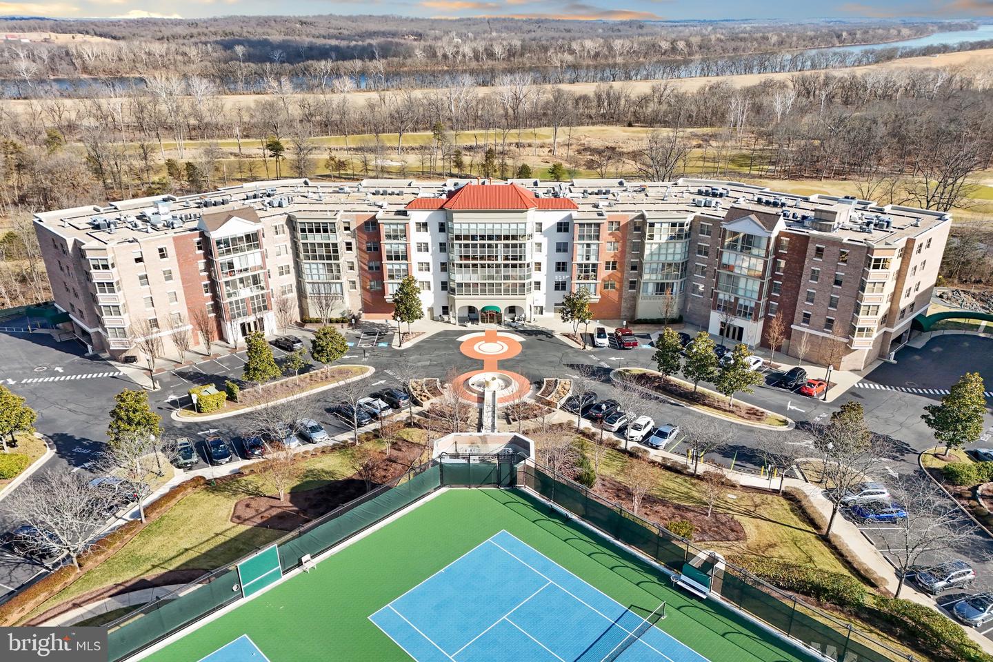 19360 MAGNOLIA GROVE SQ #412, LEESBURG, Virginia 20176, 2 Bedrooms Bedrooms, ,2 BathroomsBathrooms,Residential,For sale,19360 MAGNOLIA GROVE SQ #412,VALO2113056 MLS # VALO2113056