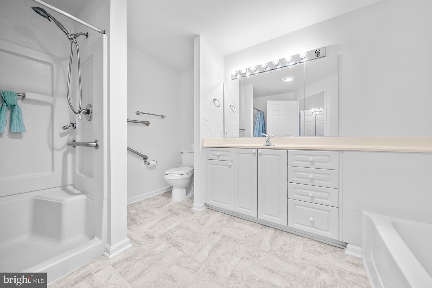 19360 MAGNOLIA GROVE SQ #412, LEESBURG, Virginia 20176, 2 Bedrooms Bedrooms, ,2 BathroomsBathrooms,Residential,For sale,19360 MAGNOLIA GROVE SQ #412,VALO2113056 MLS # VALO2113056