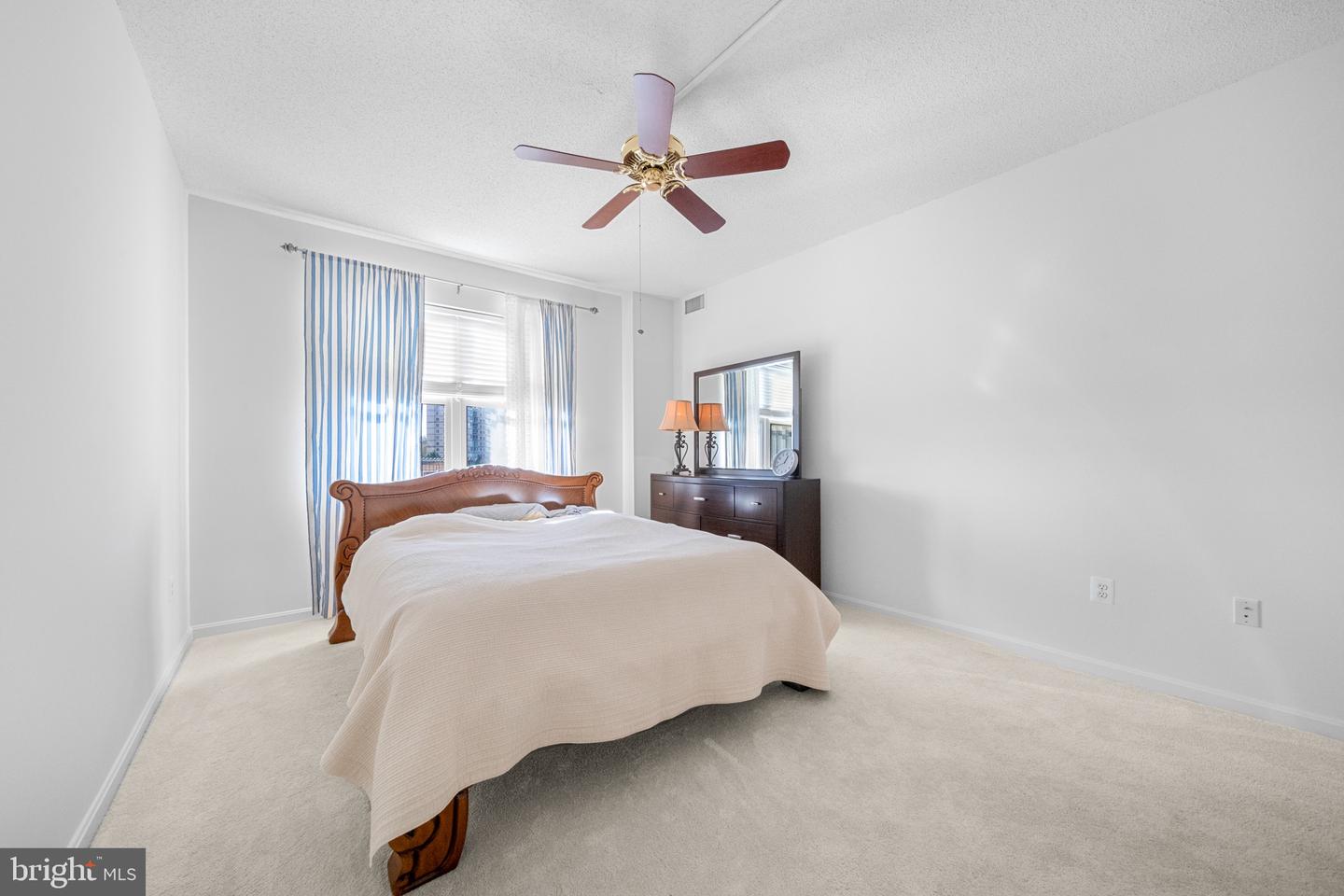 19360 MAGNOLIA GROVE SQ #412, LEESBURG, Virginia 20176, 2 Bedrooms Bedrooms, ,2 BathroomsBathrooms,Residential,For sale,19360 MAGNOLIA GROVE SQ #412,VALO2113056 MLS # VALO2113056