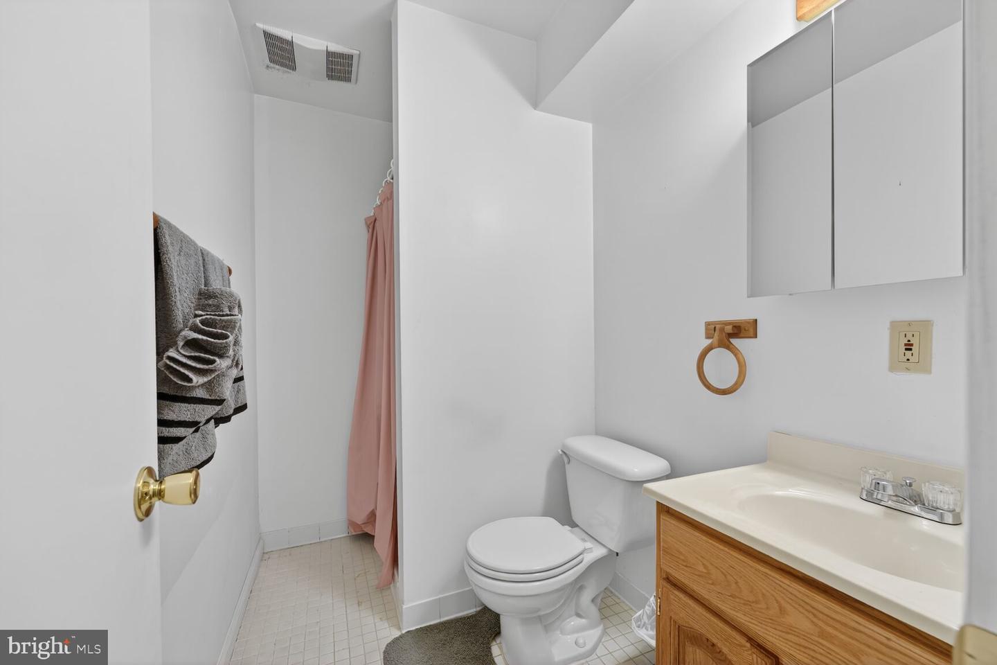 16219 SUNNY KNOLL DR, DUMFRIES, Virginia 22025, 4 Bedrooms Bedrooms, ,3 BathroomsBathrooms,Residential,For sale,16219 SUNNY KNOLL DR,VAPW2109620 MLS # VAPW2109620