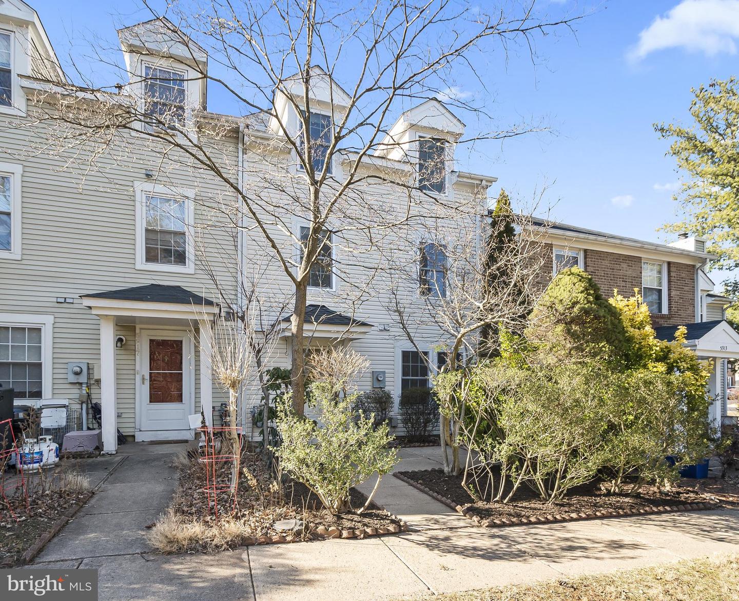 5915 HAVENER HOUSE WAY, CENTREVILLE, Virginia 20120, 3 Bedrooms Bedrooms, ,2 BathroomsBathrooms,Residential,For sale,5915 HAVENER HOUSE WAY,VAFX2283722 MLS # VAFX2283722