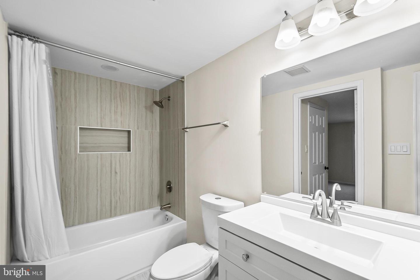 5915 HAVENER HOUSE WAY, CENTREVILLE, Virginia 20120, 3 Bedrooms Bedrooms, ,2 BathroomsBathrooms,Residential,For sale,5915 HAVENER HOUSE WAY,VAFX2283722 MLS # VAFX2283722