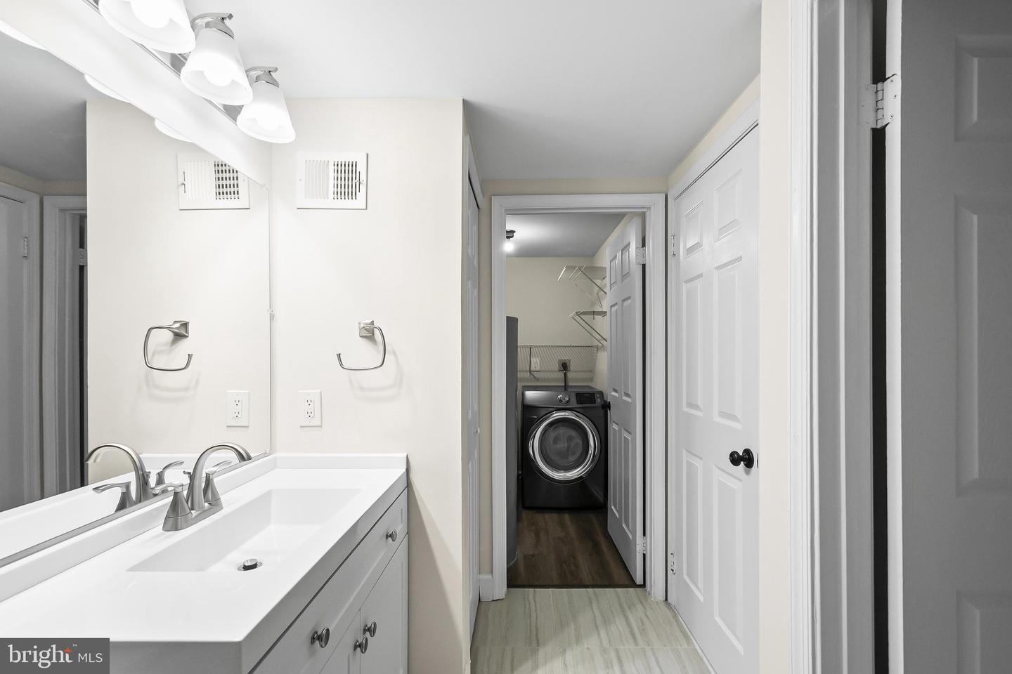 5915 HAVENER HOUSE WAY, CENTREVILLE, Virginia 20120, 3 Bedrooms Bedrooms, ,2 BathroomsBathrooms,Residential,For sale,5915 HAVENER HOUSE WAY,VAFX2283722 MLS # VAFX2283722