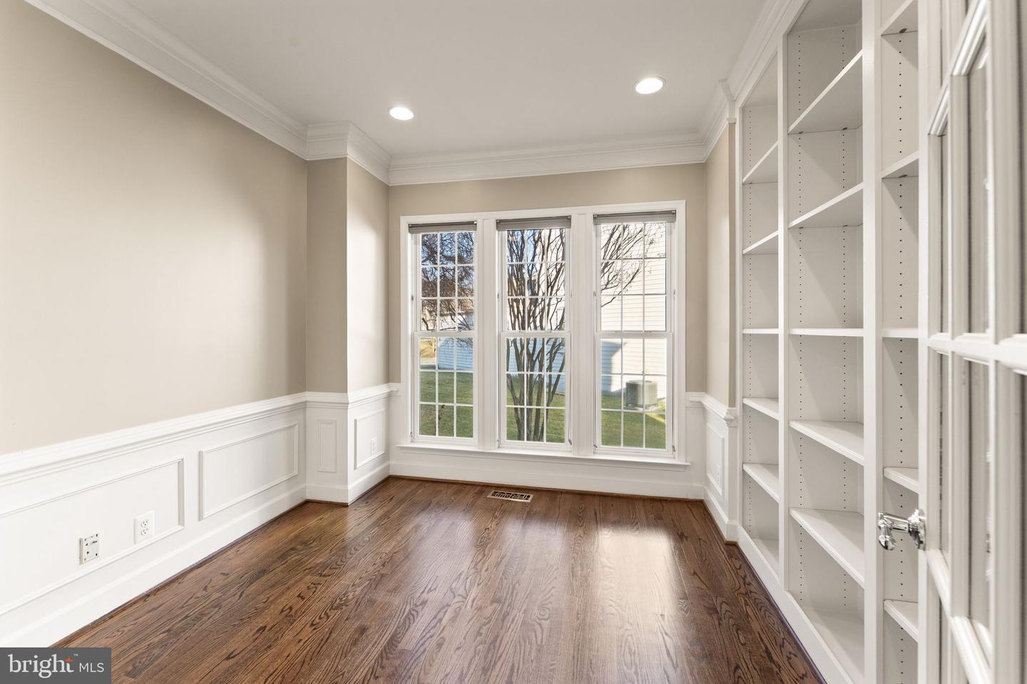 20939 TRENTON CIR, LEESBURG, Virginia 20175, 5 Bedrooms Bedrooms, ,3 BathroomsBathrooms,Residential,For sale,20939 TRENTON CIR,VALO2113378 MLS # VALO2113378