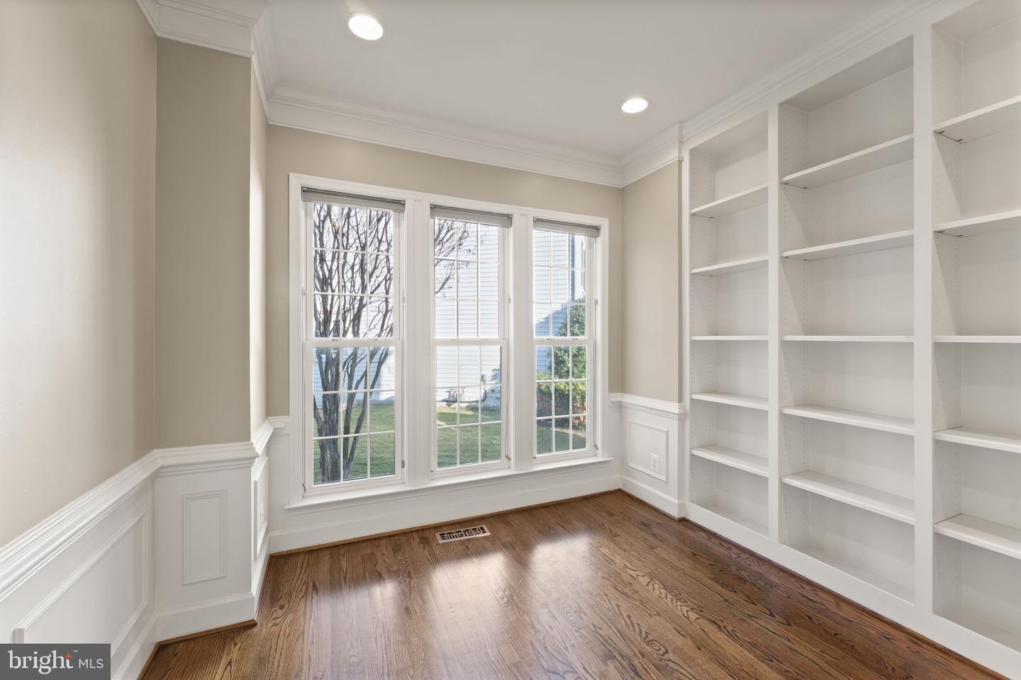 20939 TRENTON CIR, LEESBURG, Virginia 20175, 5 Bedrooms Bedrooms, ,3 BathroomsBathrooms,Residential,For sale,20939 TRENTON CIR,VALO2113378 MLS # VALO2113378