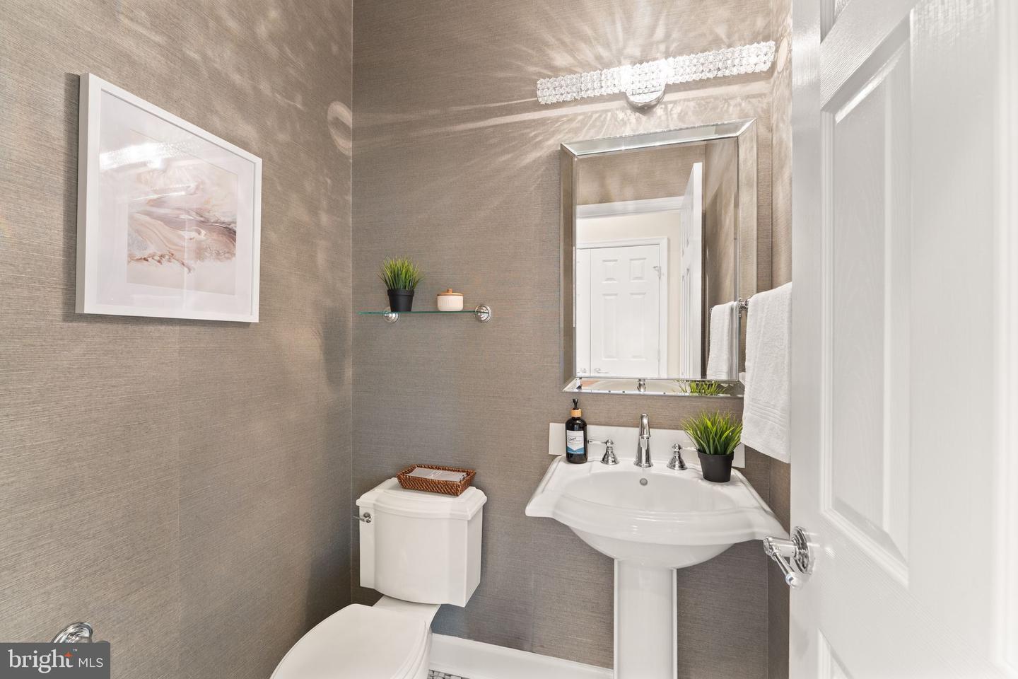 20939 TRENTON CIR, LEESBURG, Virginia 20175, 5 Bedrooms Bedrooms, ,3 BathroomsBathrooms,Residential,For sale,20939 TRENTON CIR,VALO2113378 MLS # VALO2113378