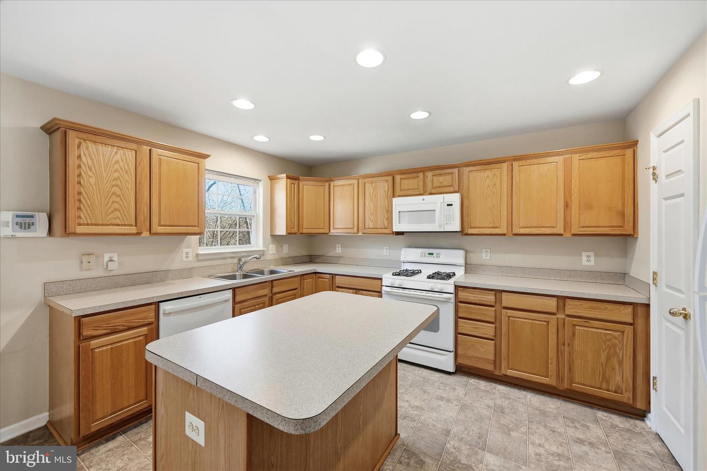 1309 PENDLETON LN, STRASBURG, Virginia 22657, 4 Bedrooms Bedrooms, ,2 BathroomsBathrooms,Residential,For sale,1309 PENDLETON LN,VASH2013308 MLS # VASH2013308