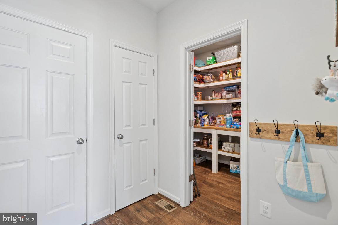 14132 AMYS MEADOW CT, LEESBURG, Virginia 20176, 7 Bedrooms Bedrooms, ,6 BathroomsBathrooms,Residential,For sale,14132 AMYS MEADOW CT,VALO2113588 MLS # VALO2113588