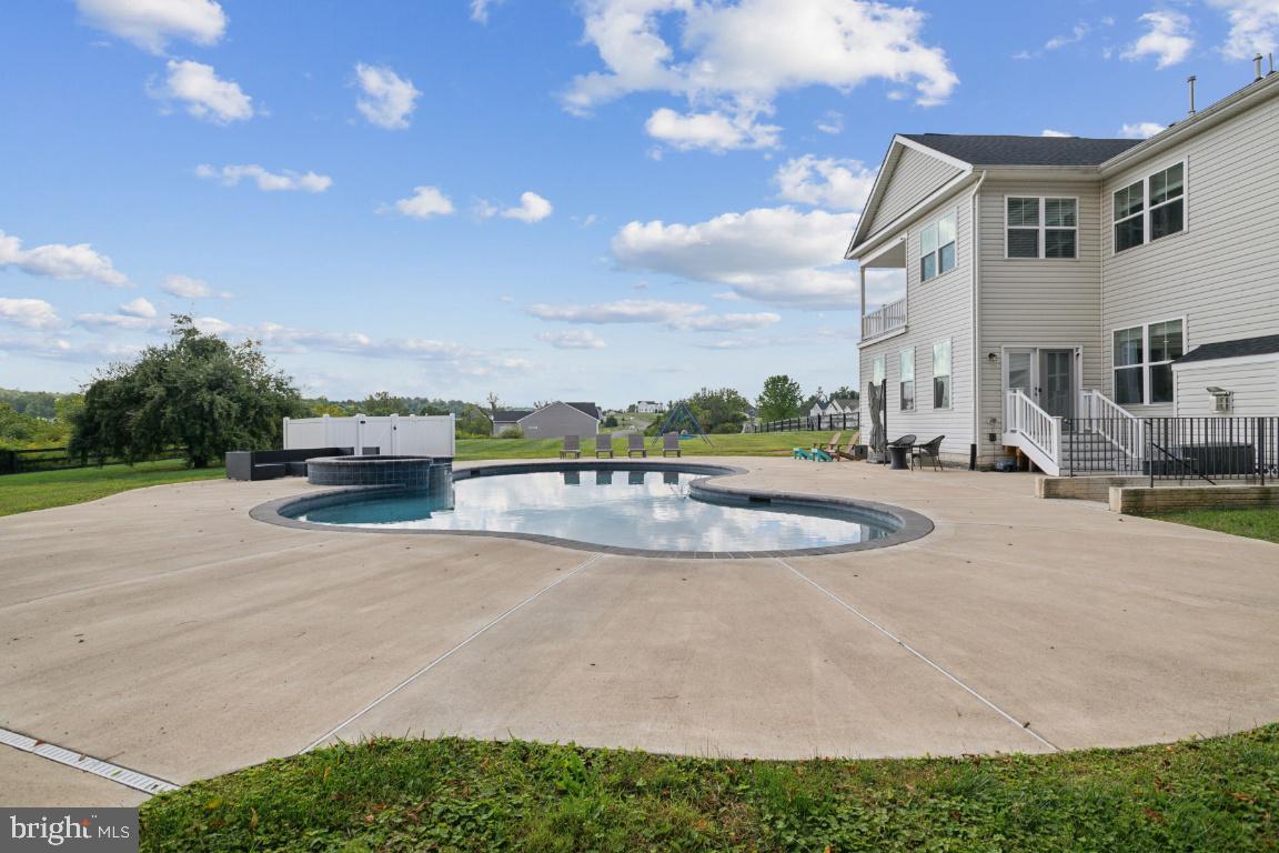 14132 AMYS MEADOW CT, LEESBURG, Virginia 20176, 7 Bedrooms Bedrooms, ,6 BathroomsBathrooms,Residential,For sale,14132 AMYS MEADOW CT,VALO2113588 MLS # VALO2113588