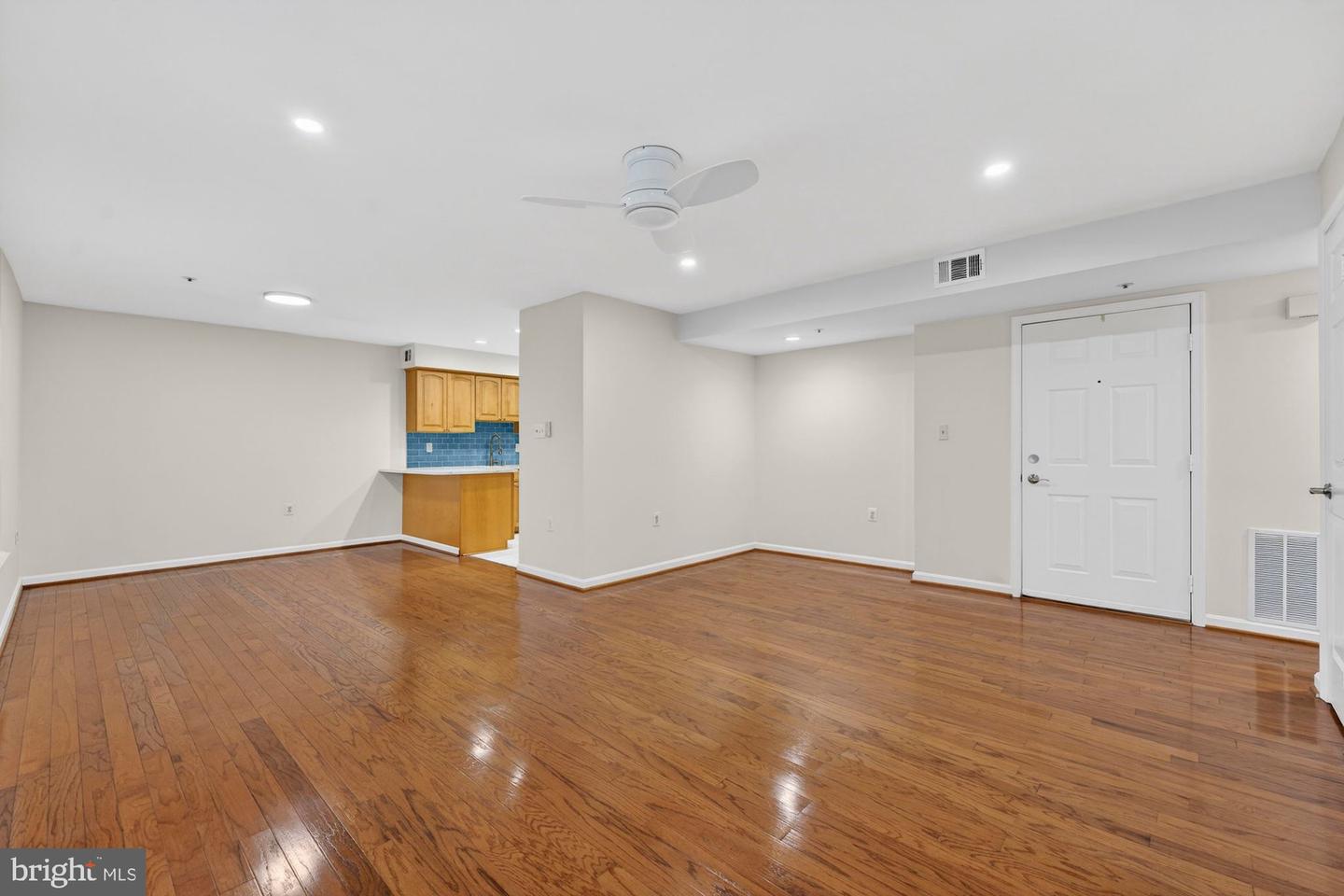 207-A PARK ST SE, VIENNA, Virginia 22180, 3 Bedrooms Bedrooms, ,2 BathroomsBathrooms,Residential,For sale,207-A PARK ST SE,VAFX2285026 MLS # VAFX2285026