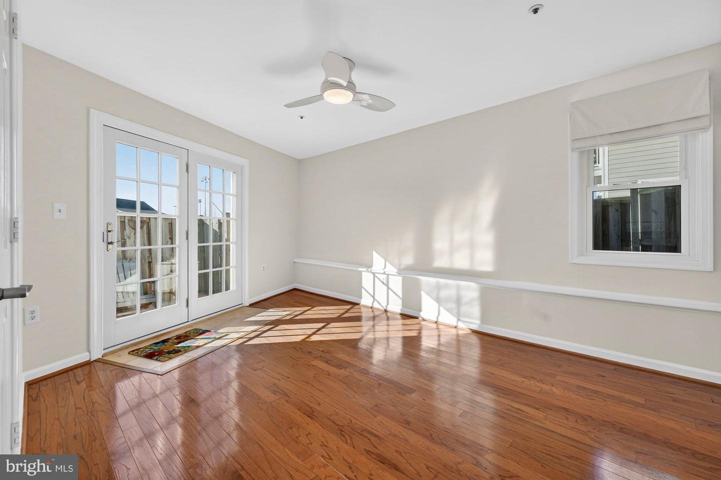 207-A PARK ST SE, VIENNA, Virginia 22180, 3 Bedrooms Bedrooms, ,2 BathroomsBathrooms,Residential,For sale,207-A PARK ST SE,VAFX2285026 MLS # VAFX2285026