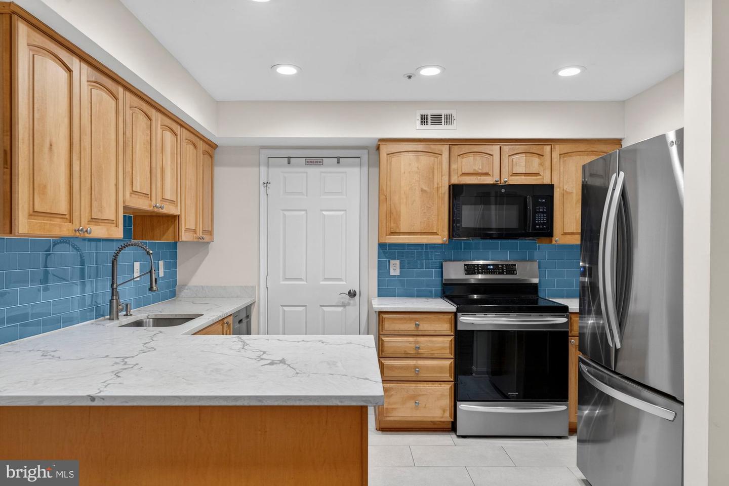 207-A PARK ST SE, VIENNA, Virginia 22180, 3 Bedrooms Bedrooms, ,2 BathroomsBathrooms,Residential,For sale,207-A PARK ST SE,VAFX2285026 MLS # VAFX2285026