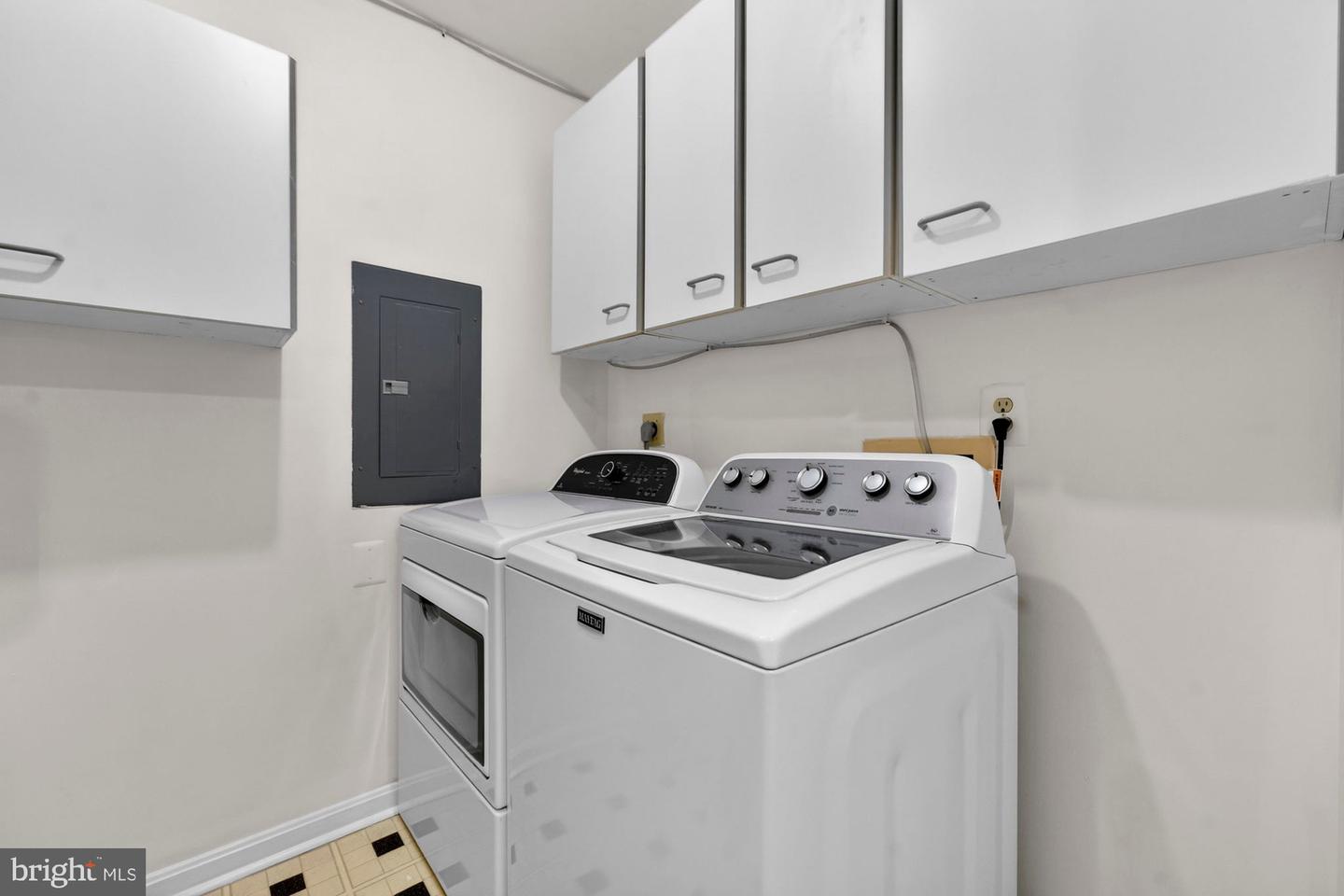 207-A PARK ST SE, VIENNA, Virginia 22180, 3 Bedrooms Bedrooms, ,2 BathroomsBathrooms,Residential,For sale,207-A PARK ST SE,VAFX2285026 MLS # VAFX2285026