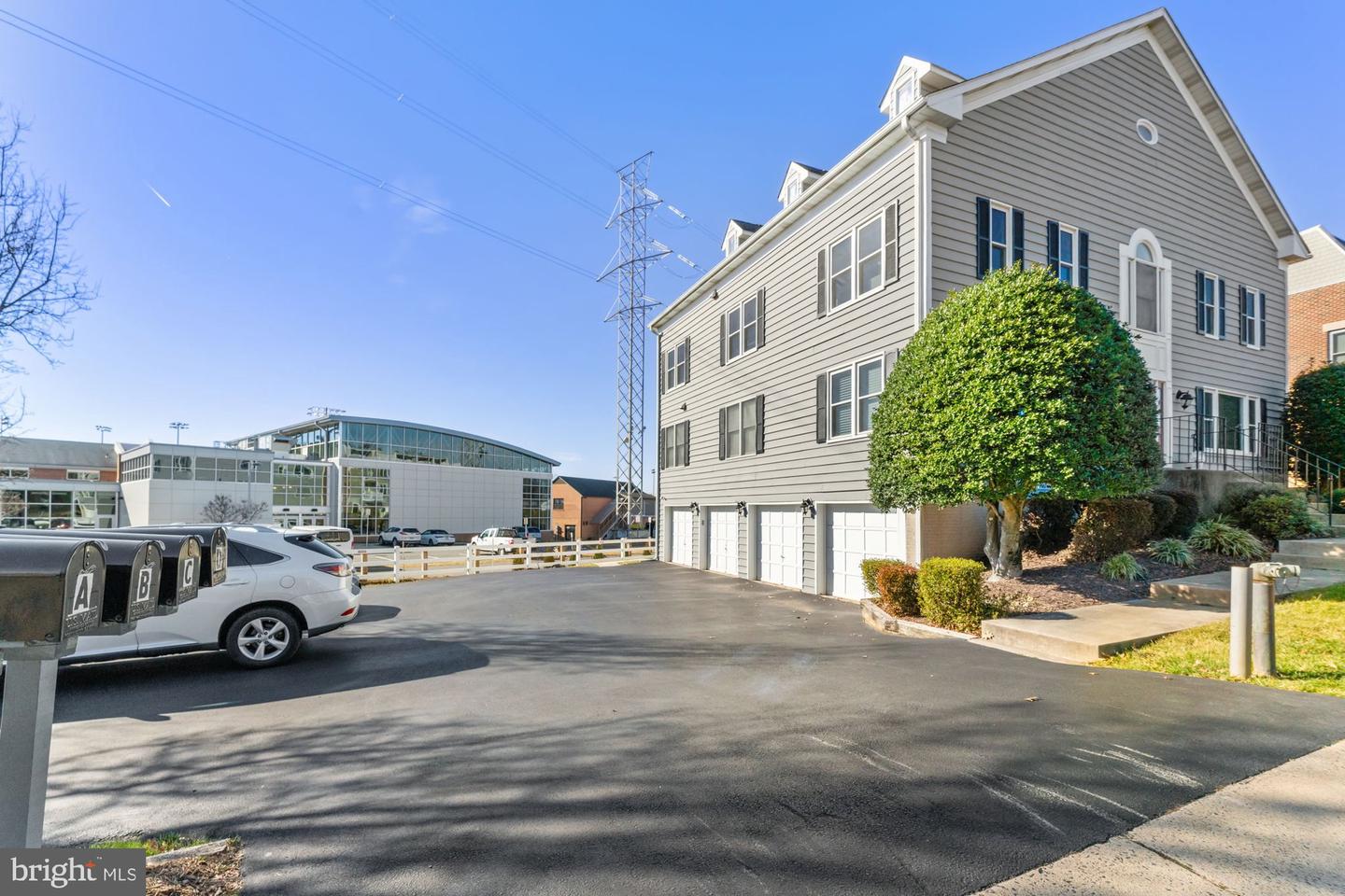 207-A PARK ST SE, VIENNA, Virginia 22180, 3 Bedrooms Bedrooms, ,2 BathroomsBathrooms,Residential,For sale,207-A PARK ST SE,VAFX2285026 MLS # VAFX2285026