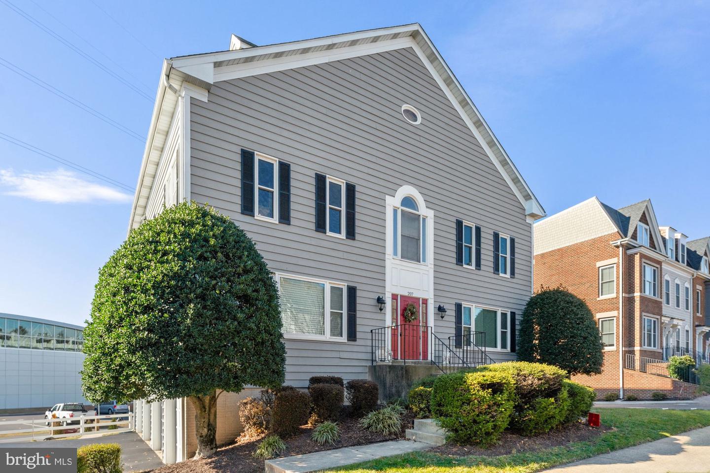 207-A PARK ST SE, VIENNA, Virginia 22180, 3 Bedrooms Bedrooms, ,2 BathroomsBathrooms,Residential,For sale,207-A PARK ST SE,VAFX2285026 MLS # VAFX2285026