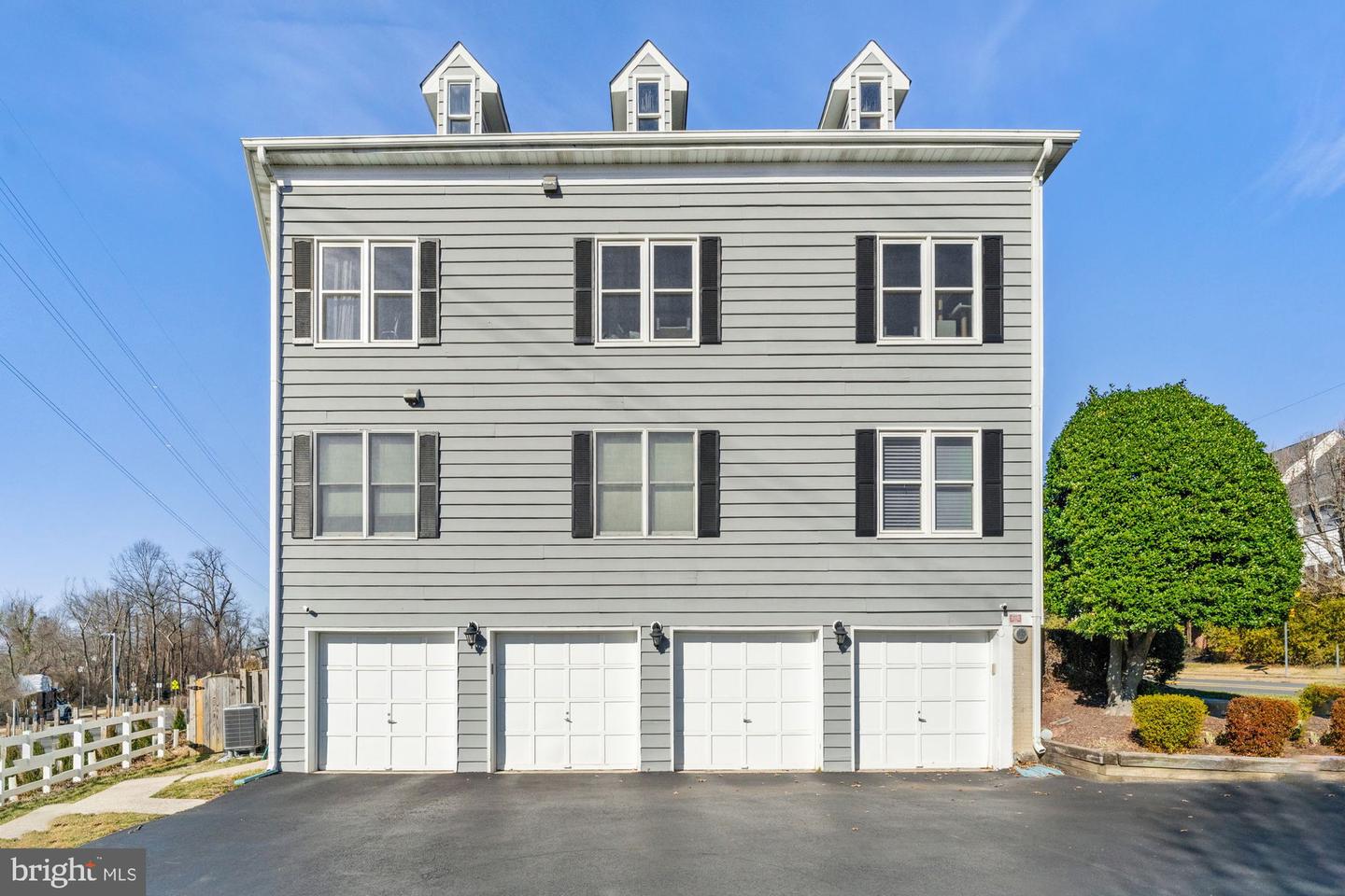 207-A PARK ST SE, VIENNA, Virginia 22180, 3 Bedrooms Bedrooms, ,2 BathroomsBathrooms,Residential,For sale,207-A PARK ST SE,VAFX2285026 MLS # VAFX2285026