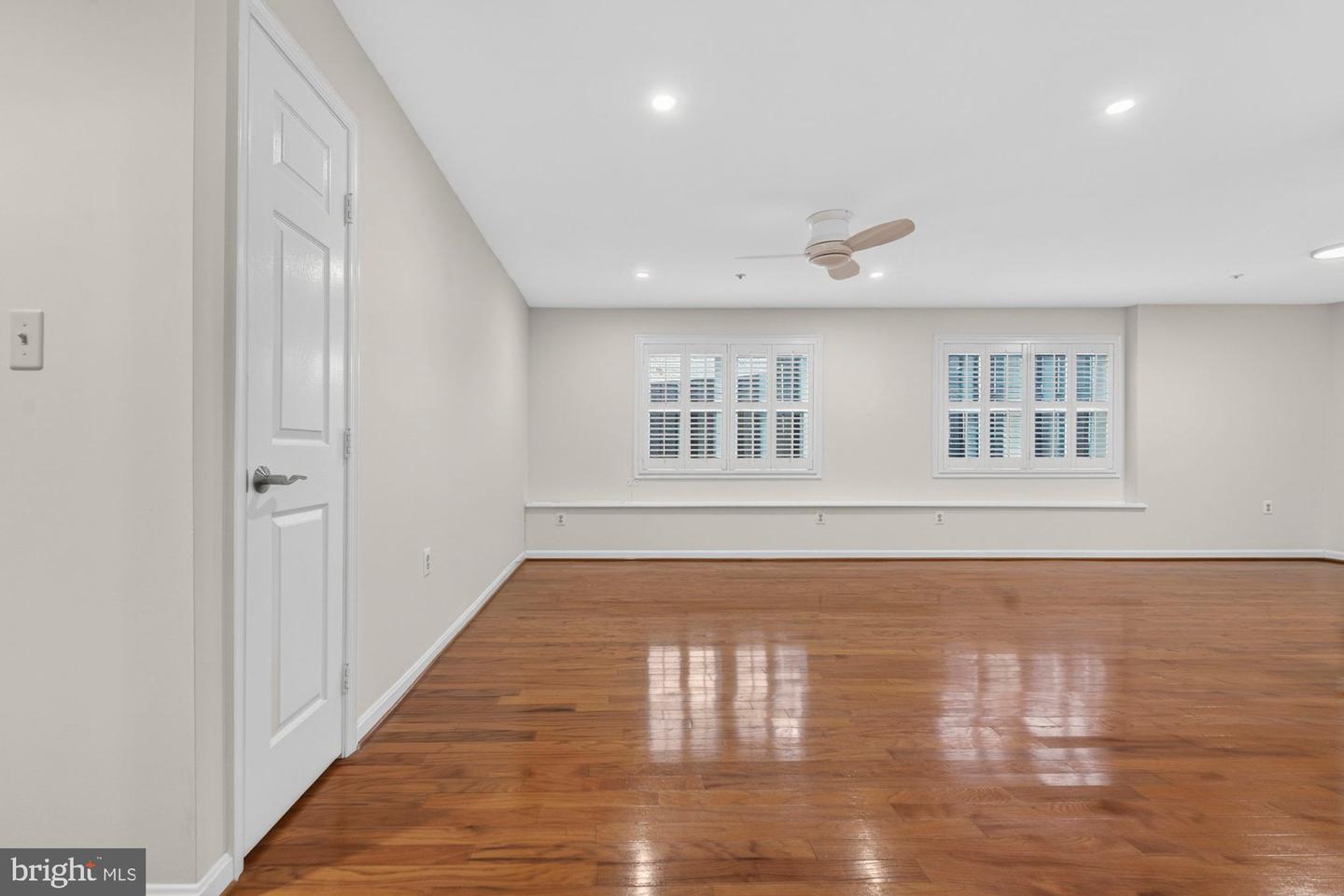 207-A PARK ST SE, VIENNA, Virginia 22180, 3 Bedrooms Bedrooms, ,2 BathroomsBathrooms,Residential,For sale,207-A PARK ST SE,VAFX2285026 MLS # VAFX2285026