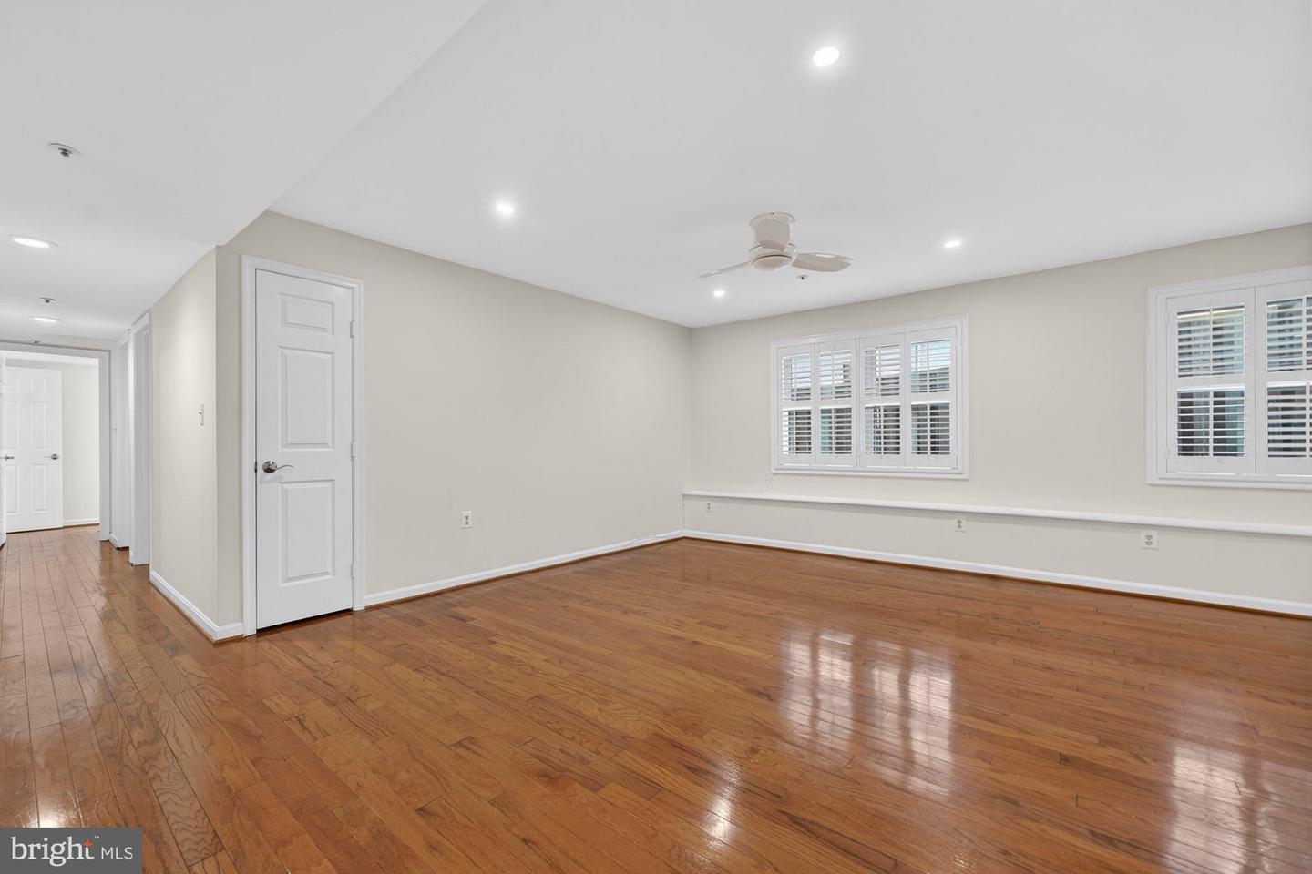 207-A PARK ST SE, VIENNA, Virginia 22180, 3 Bedrooms Bedrooms, ,2 BathroomsBathrooms,Residential,For sale,207-A PARK ST SE,VAFX2285026 MLS # VAFX2285026