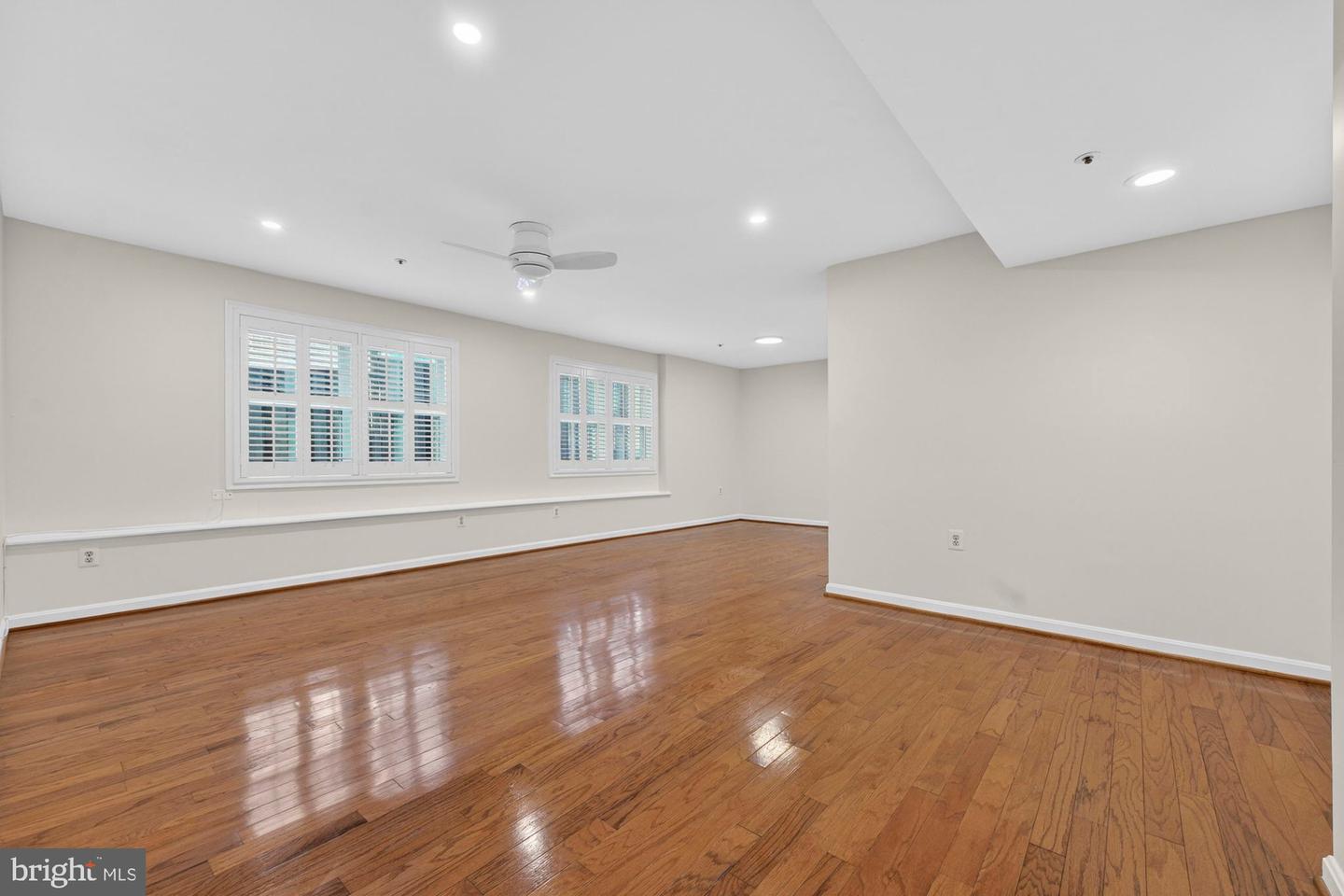 207-A PARK ST SE, VIENNA, Virginia 22180, 3 Bedrooms Bedrooms, ,2 BathroomsBathrooms,Residential,For sale,207-A PARK ST SE,VAFX2285026 MLS # VAFX2285026