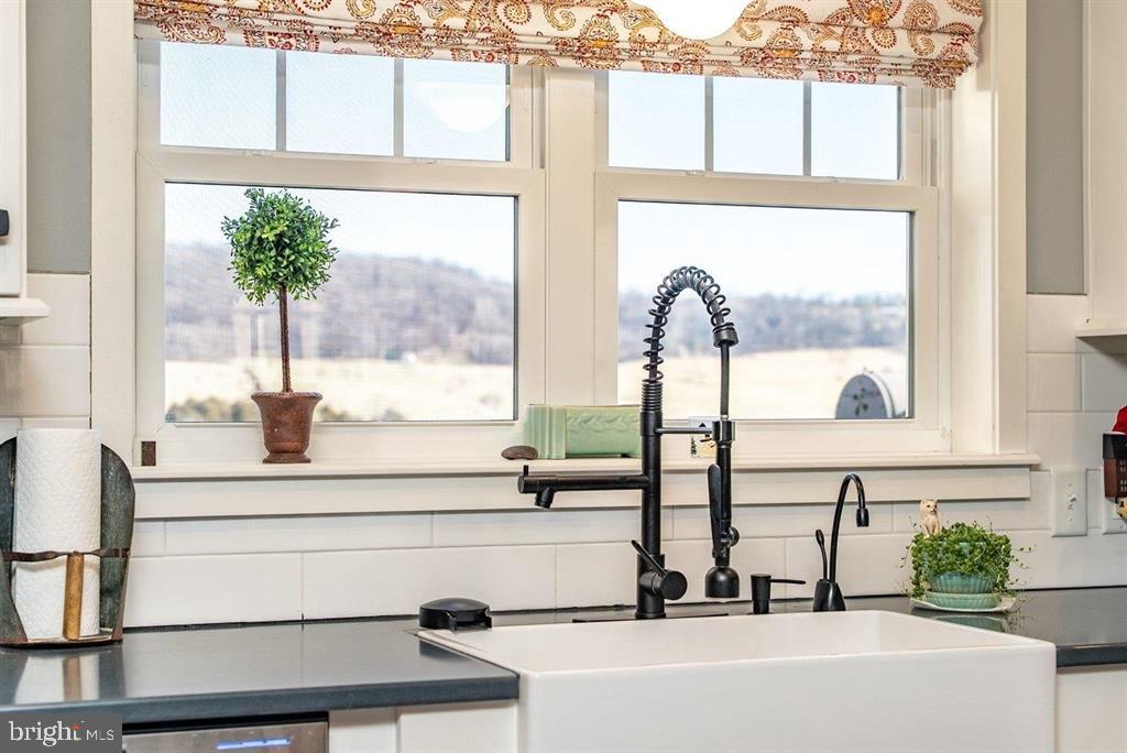 10716 HARPINE HWY, BROADWAY, Virginia 22815, 5 Bedrooms Bedrooms, ,4 BathroomsBathrooms,Residential,For sale,10716 HARPINE HWY,VARO2002796 MLS # VARO2002796