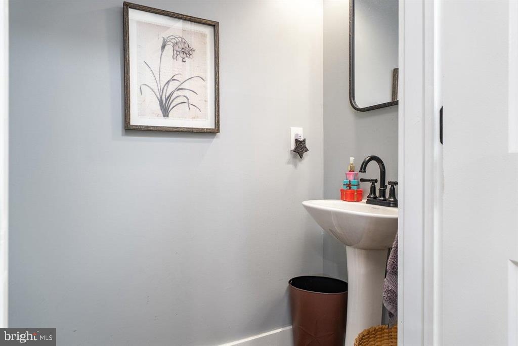 10716 HARPINE HWY, BROADWAY, Virginia 22815, 5 Bedrooms Bedrooms, ,4 BathroomsBathrooms,Residential,For sale,10716 HARPINE HWY,VARO2002796 MLS # VARO2002796