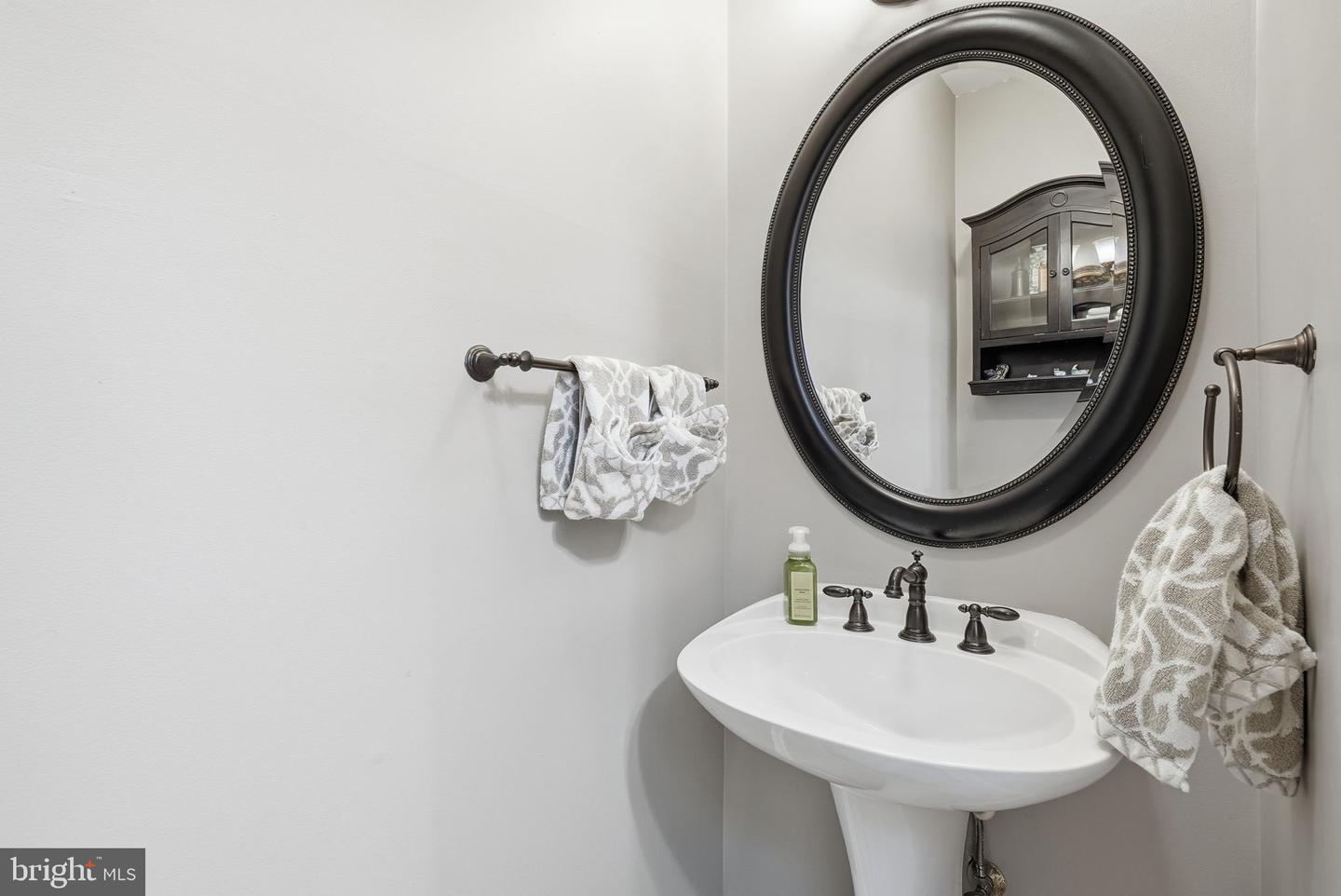 11411 HOLLOW TIMBER CT, RESTON, Virginia 20194, 3 Bedrooms Bedrooms, ,3 BathroomsBathrooms,Residential,For sale,11411 HOLLOW TIMBER CT,VAFX2285938 MLS # VAFX2285938