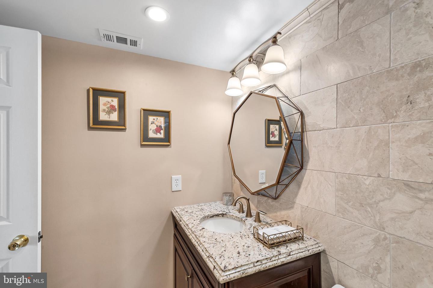 10225 VALENTINO DR #7214, OAKTON, Virginia 22124, 1 Bedroom Bedrooms, ,1 BathroomBathrooms,Residential,For sale,10225 VALENTINO DR #7214,VAFX2286454 MLS # VAFX2286454