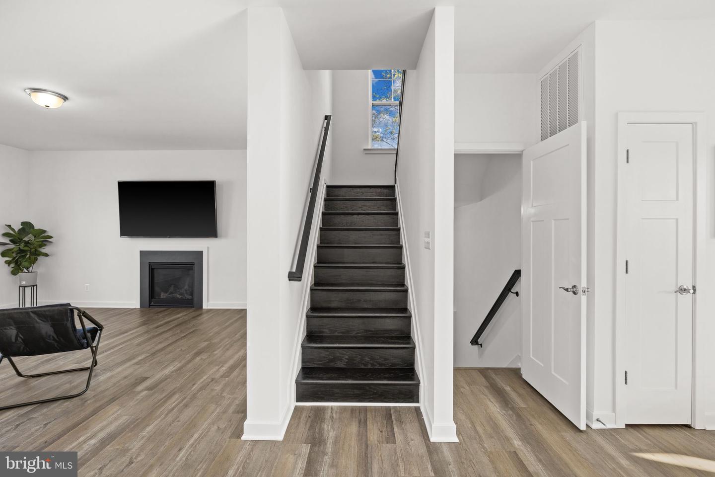 360 GREENBANK RD, FREDERICKSBURG, Virginia 22406, 5 Bedrooms Bedrooms, 18 Rooms Rooms,4 BathroomsBathrooms,Residential,For sale,360 GREENBANK RD,VAST2045394 MLS # VAST2045394