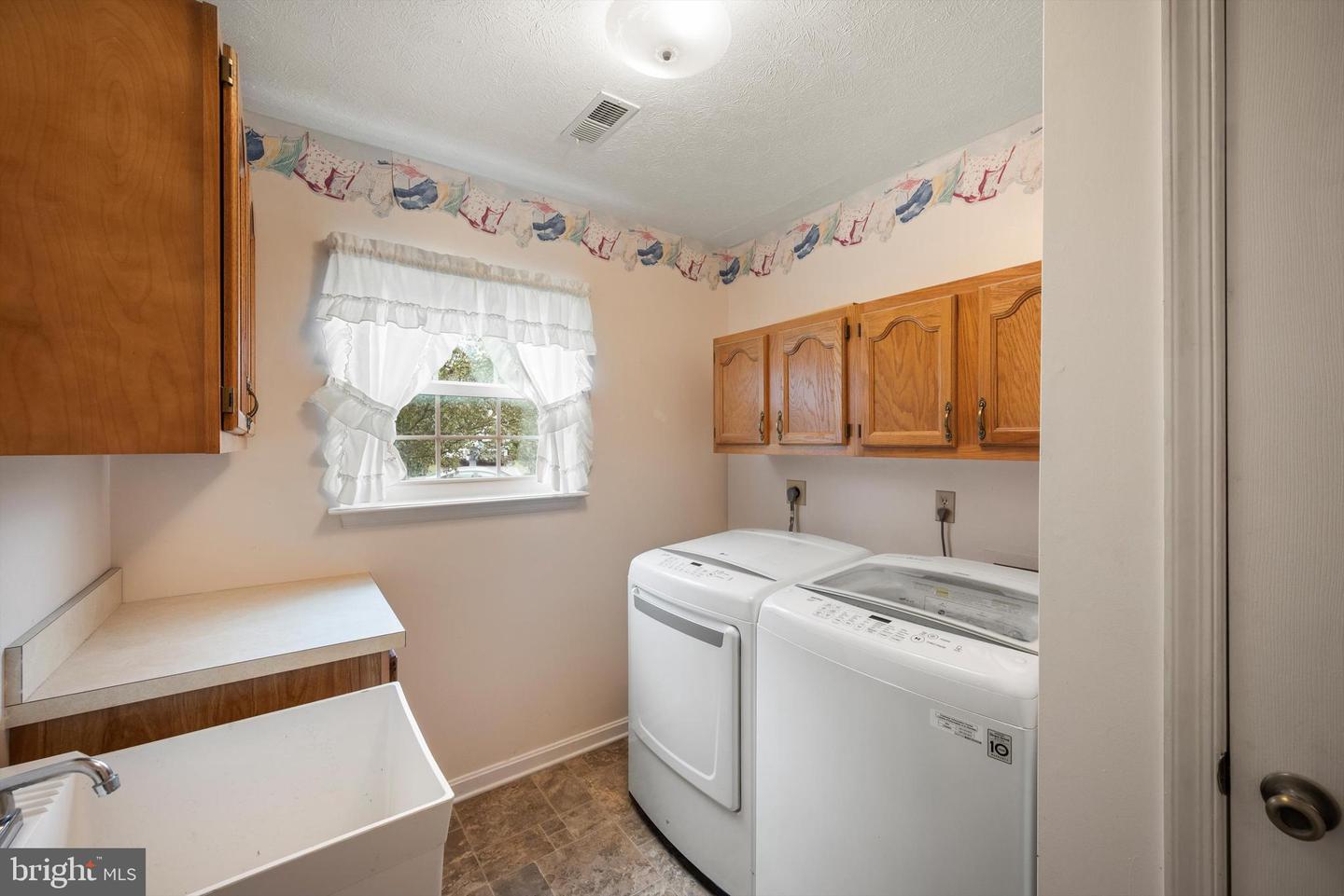 112 JEFFERSON CT, STEPHENS CITY, Virginia 22655, 3 Bedrooms Bedrooms, ,2 BathroomsBathrooms,Residential,For sale,112 JEFFERSON CT,VAFV2039108 MLS # VAFV2039108