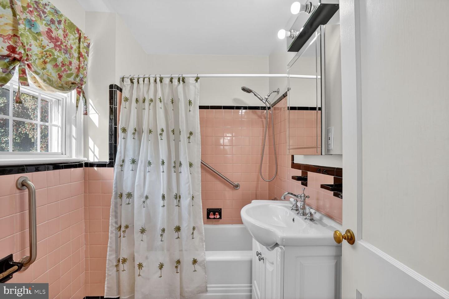 2021 32ND PL SE, WASHINGTON, District Of Columbia 20020, 3 Bedrooms Bedrooms, ,2 BathroomsBathrooms,Residential,For sale,2021 32ND PL SE,DCDC2242350 MLS # DCDC2242350