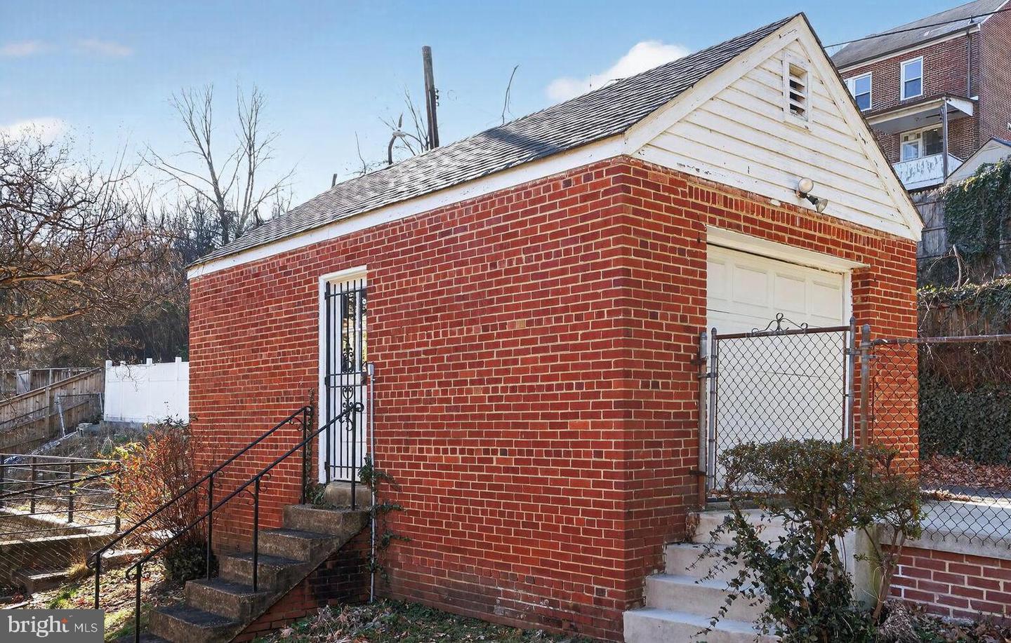 2021 32ND PL SE, WASHINGTON, District Of Columbia 20020, 3 Bedrooms Bedrooms, ,2 BathroomsBathrooms,Residential,For sale,2021 32ND PL SE,DCDC2242350 MLS # DCDC2242350