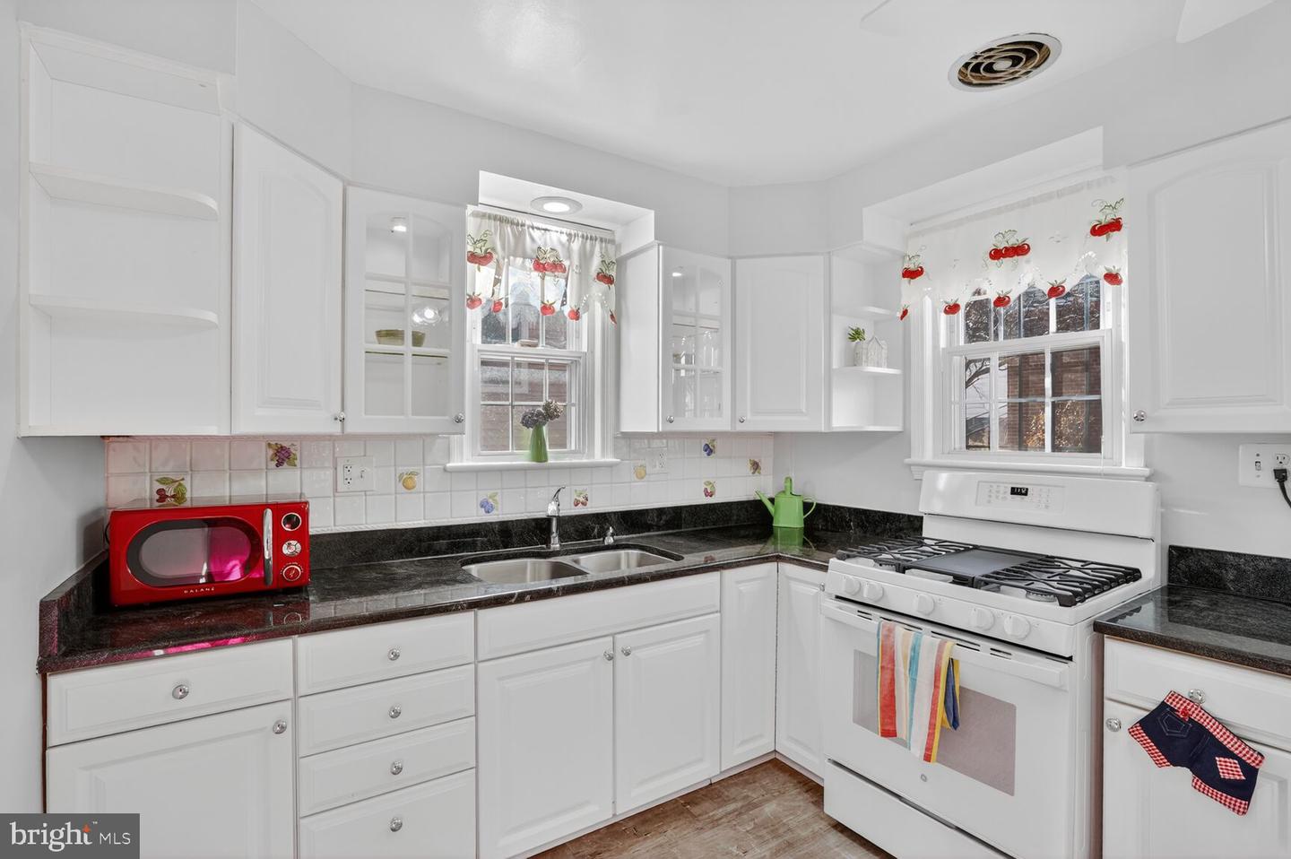 2021 32ND PL SE, WASHINGTON, District Of Columbia 20020, 3 Bedrooms Bedrooms, ,2 BathroomsBathrooms,Residential,For sale,2021 32ND PL SE,DCDC2242350 MLS # DCDC2242350