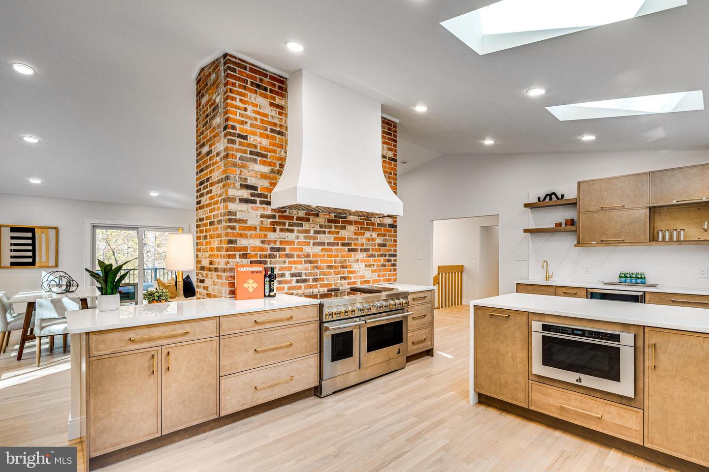 108 INTERPROMONTORY RD, GREAT FALLS, Virginia 22066, 5 Bedrooms Bedrooms, ,3 BathroomsBathrooms,Residential,For sale,108 INTERPROMONTORY RD,VAFX2286806 MLS # VAFX2286806