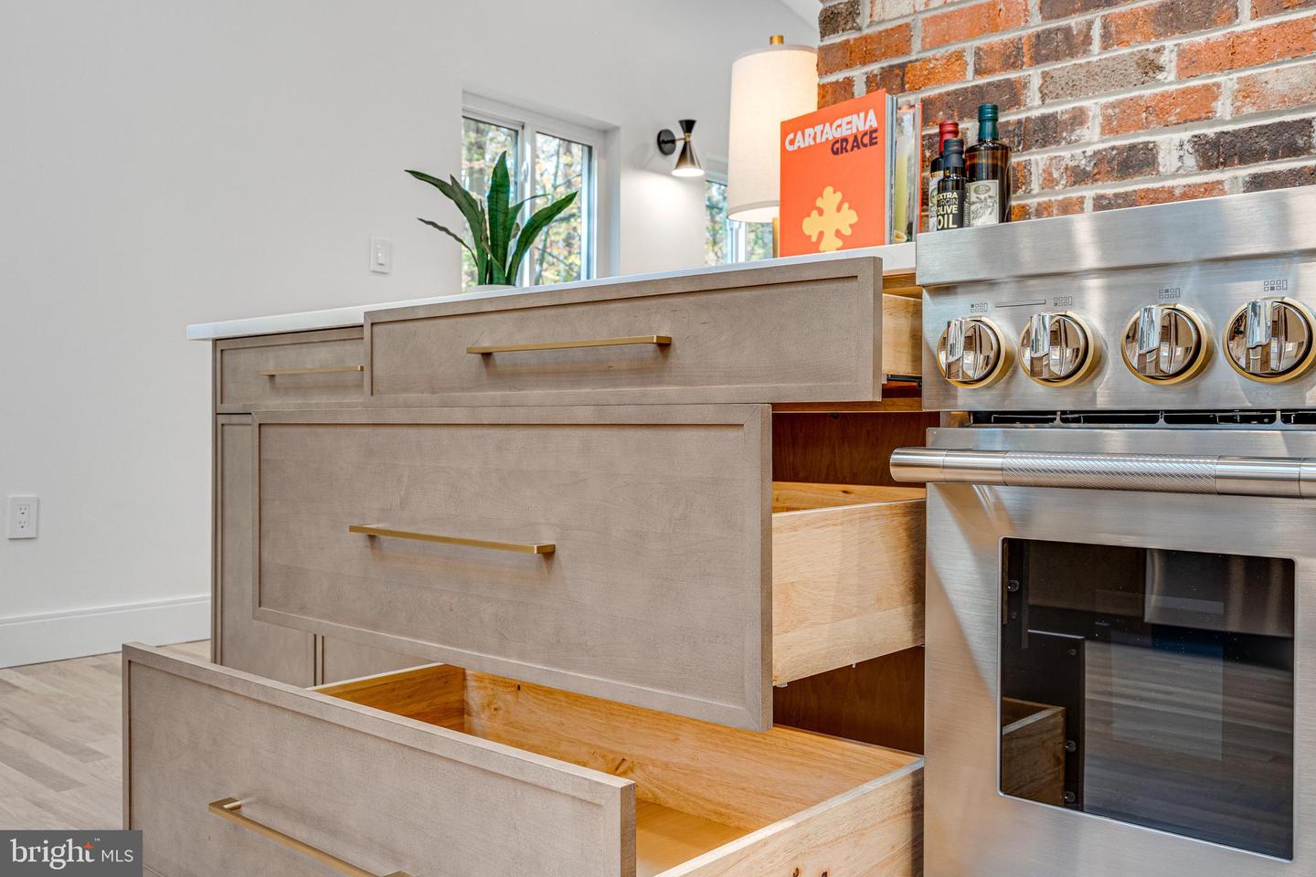 108 INTERPROMONTORY RD, GREAT FALLS, Virginia 22066, 5 Bedrooms Bedrooms, ,3 BathroomsBathrooms,Residential,For sale,108 INTERPROMONTORY RD,VAFX2286806 MLS # VAFX2286806