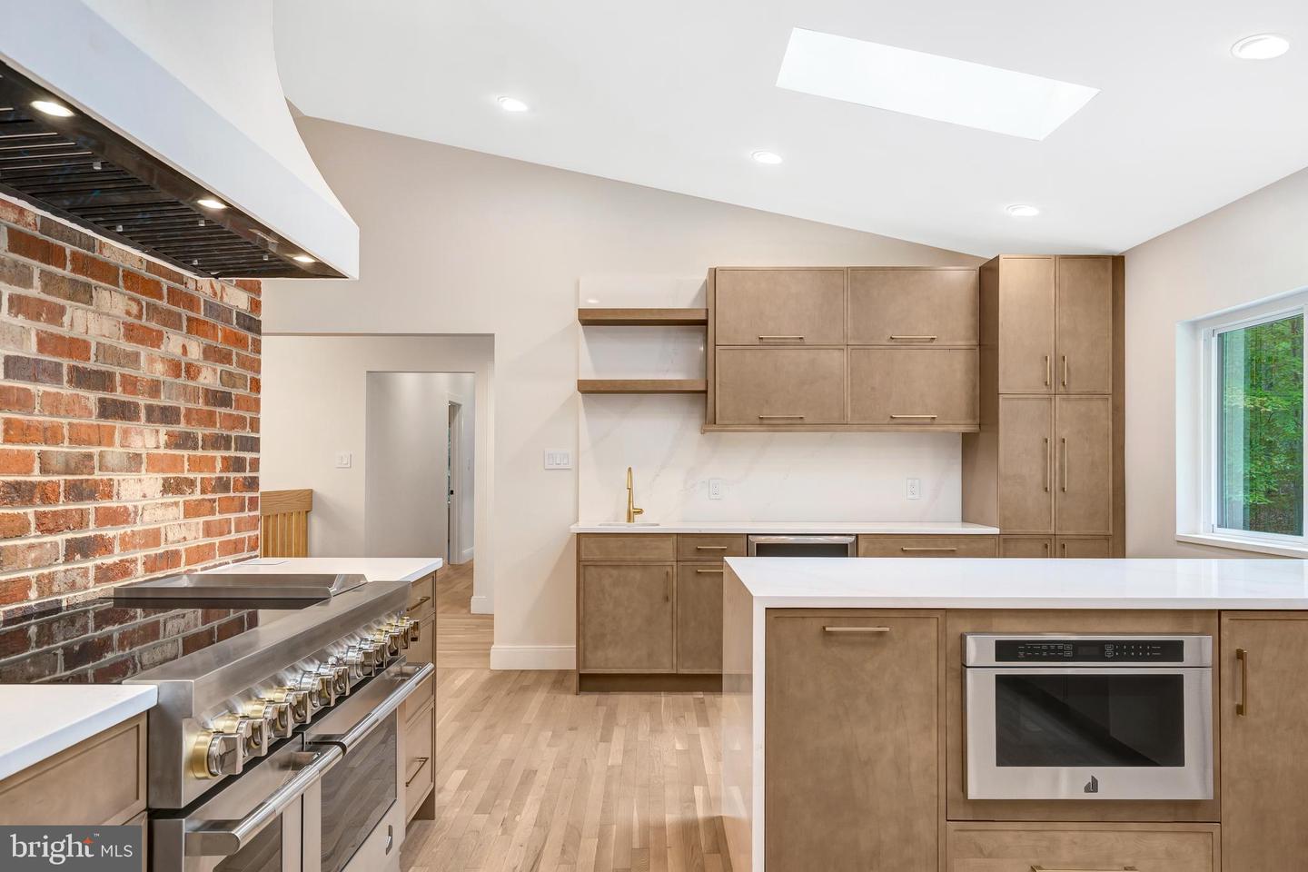 108 INTERPROMONTORY RD, GREAT FALLS, Virginia 22066, 5 Bedrooms Bedrooms, ,3 BathroomsBathrooms,Residential,For sale,108 INTERPROMONTORY RD,VAFX2286806 MLS # VAFX2286806