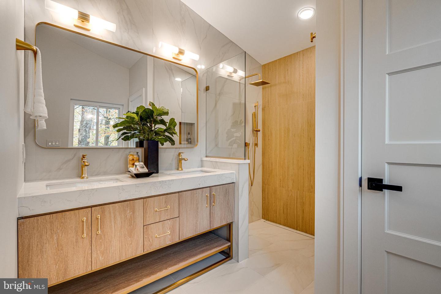 108 INTERPROMONTORY RD, GREAT FALLS, Virginia 22066, 5 Bedrooms Bedrooms, ,3 BathroomsBathrooms,Residential,For sale,108 INTERPROMONTORY RD,VAFX2286806 MLS # VAFX2286806