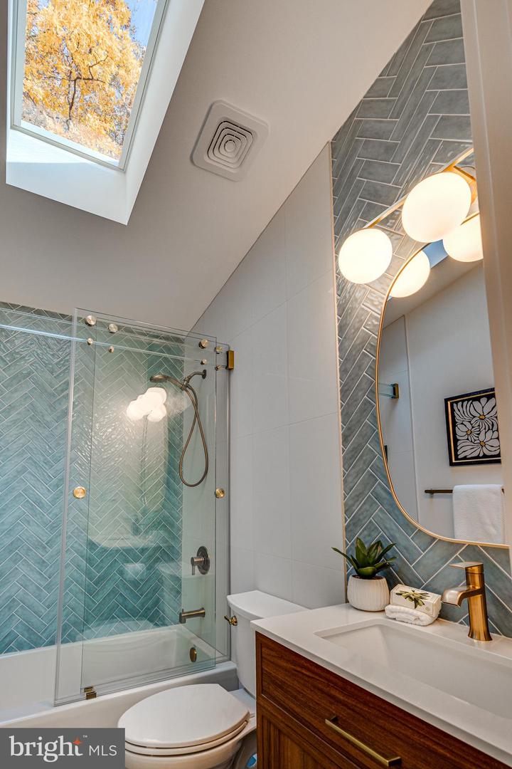 108 INTERPROMONTORY RD, GREAT FALLS, Virginia 22066, 5 Bedrooms Bedrooms, ,3 BathroomsBathrooms,Residential,For sale,108 INTERPROMONTORY RD,VAFX2286806 MLS # VAFX2286806