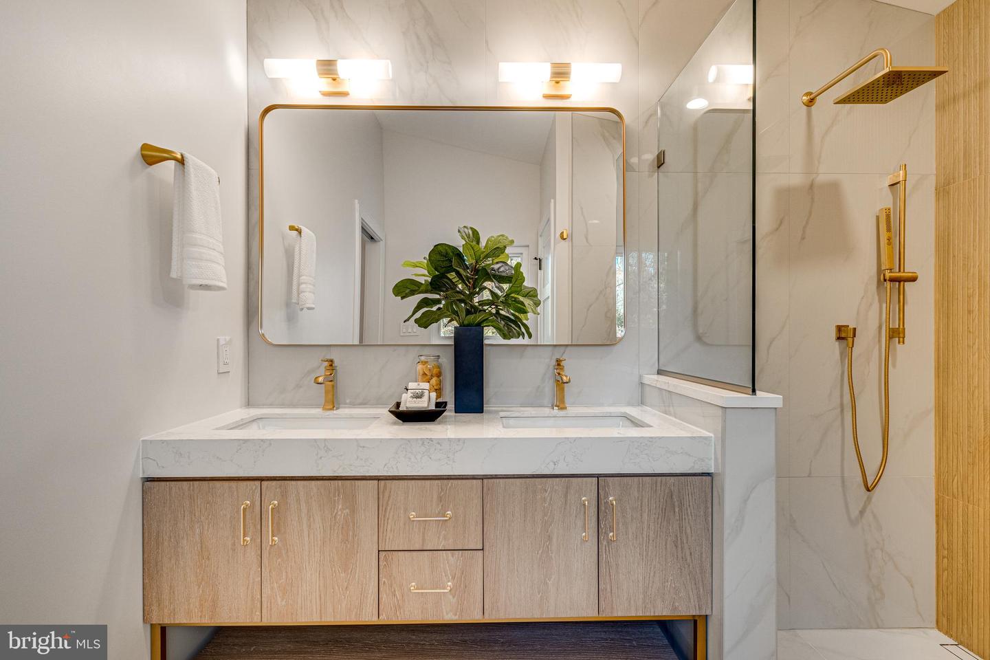 108 INTERPROMONTORY RD, GREAT FALLS, Virginia 22066, 5 Bedrooms Bedrooms, ,3 BathroomsBathrooms,Residential,For sale,108 INTERPROMONTORY RD,VAFX2286806 MLS # VAFX2286806