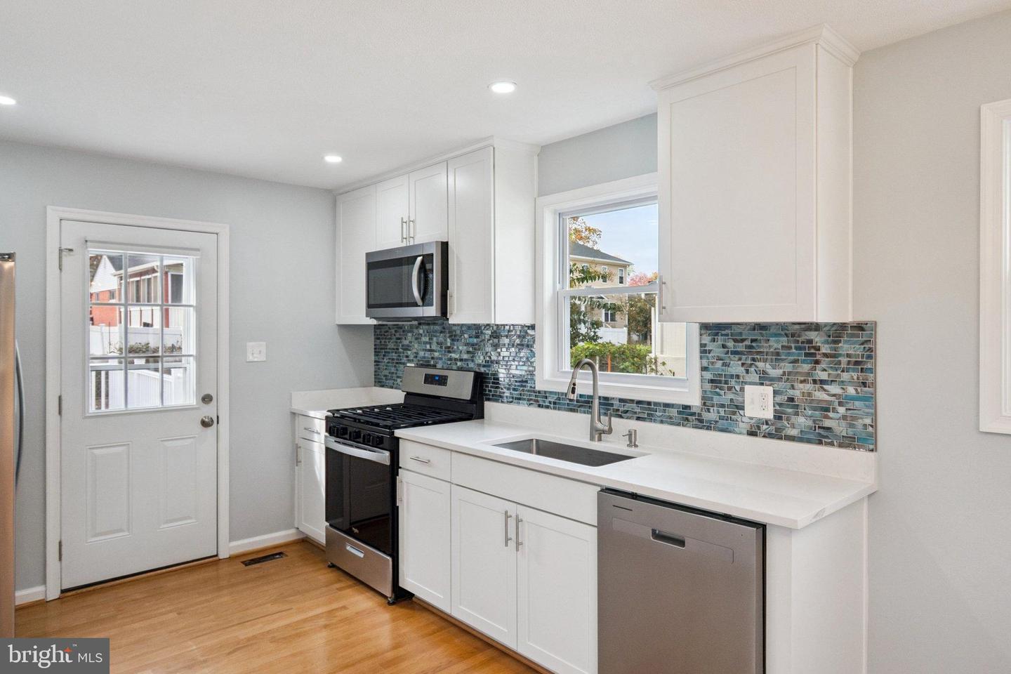 7118 KERR DR, SPRINGFIELD, Virginia 22150, 5 Bedrooms Bedrooms, 11 Rooms Rooms,2 BathroomsBathrooms,Residential,For sale,7118 KERR DR,VAFX2286828 MLS # VAFX2286828