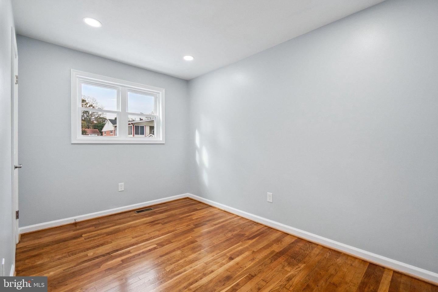 7118 KERR DR, SPRINGFIELD, Virginia 22150, 5 Bedrooms Bedrooms, 11 Rooms Rooms,2 BathroomsBathrooms,Residential,For sale,7118 KERR DR,VAFX2286828 MLS # VAFX2286828