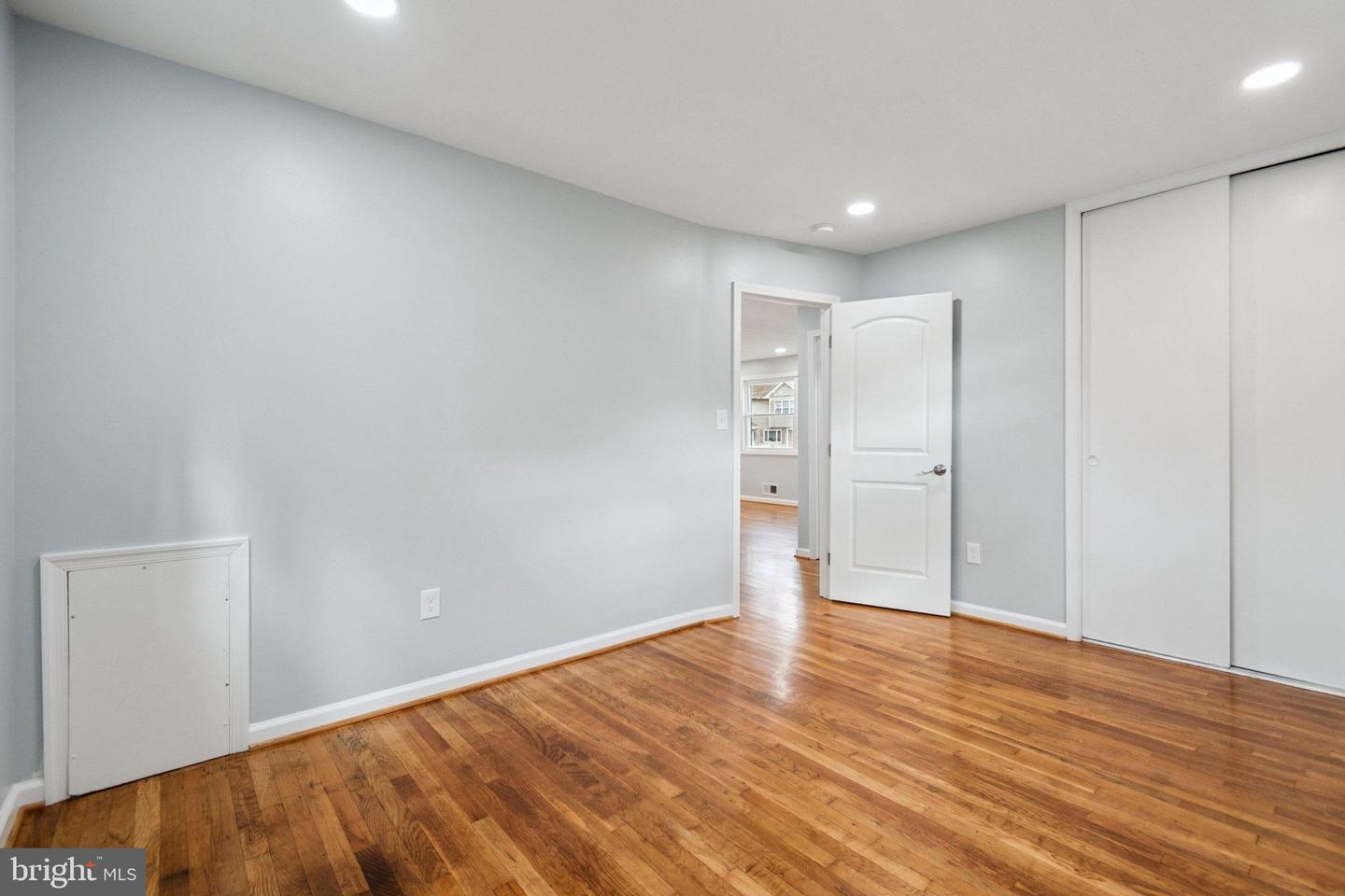 7118 KERR DR, SPRINGFIELD, Virginia 22150, 5 Bedrooms Bedrooms, 11 Rooms Rooms,2 BathroomsBathrooms,Residential,For sale,7118 KERR DR,VAFX2286828 MLS # VAFX2286828