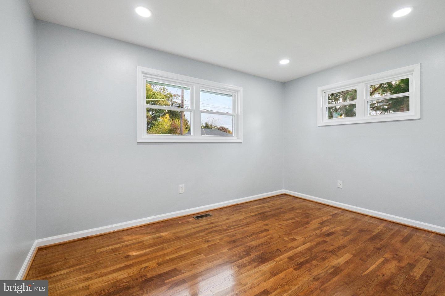 7118 KERR DR, SPRINGFIELD, Virginia 22150, 5 Bedrooms Bedrooms, 11 Rooms Rooms,2 BathroomsBathrooms,Residential,For sale,7118 KERR DR,VAFX2286828 MLS # VAFX2286828