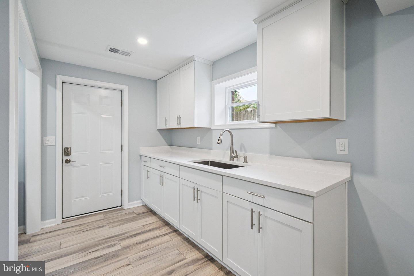 7118 KERR DR, SPRINGFIELD, Virginia 22150, 5 Bedrooms Bedrooms, 11 Rooms Rooms,2 BathroomsBathrooms,Residential,For sale,7118 KERR DR,VAFX2286828 MLS # VAFX2286828