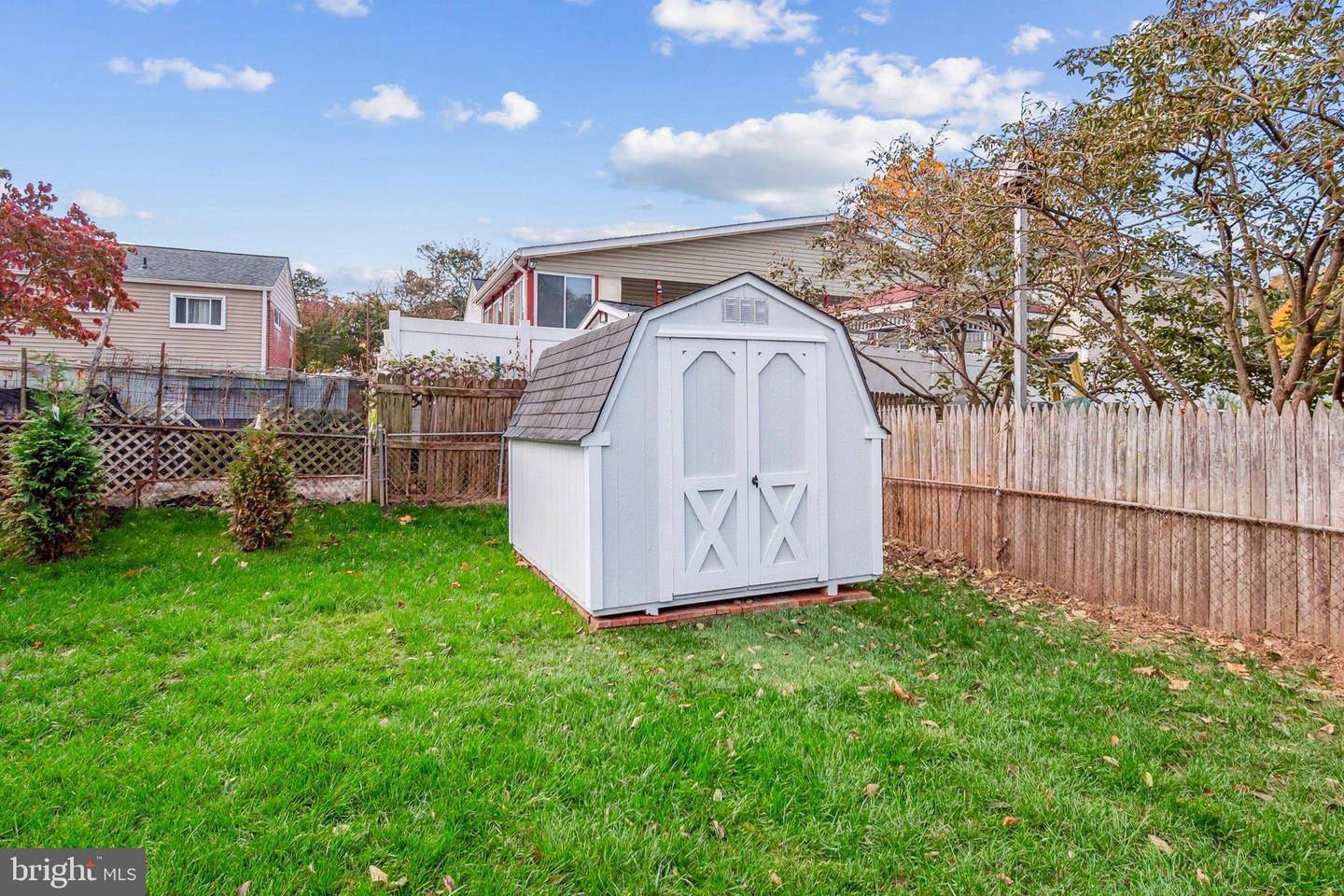 7118 KERR DR, SPRINGFIELD, Virginia 22150, 5 Bedrooms Bedrooms, 11 Rooms Rooms,2 BathroomsBathrooms,Residential,For sale,7118 KERR DR,VAFX2286828 MLS # VAFX2286828