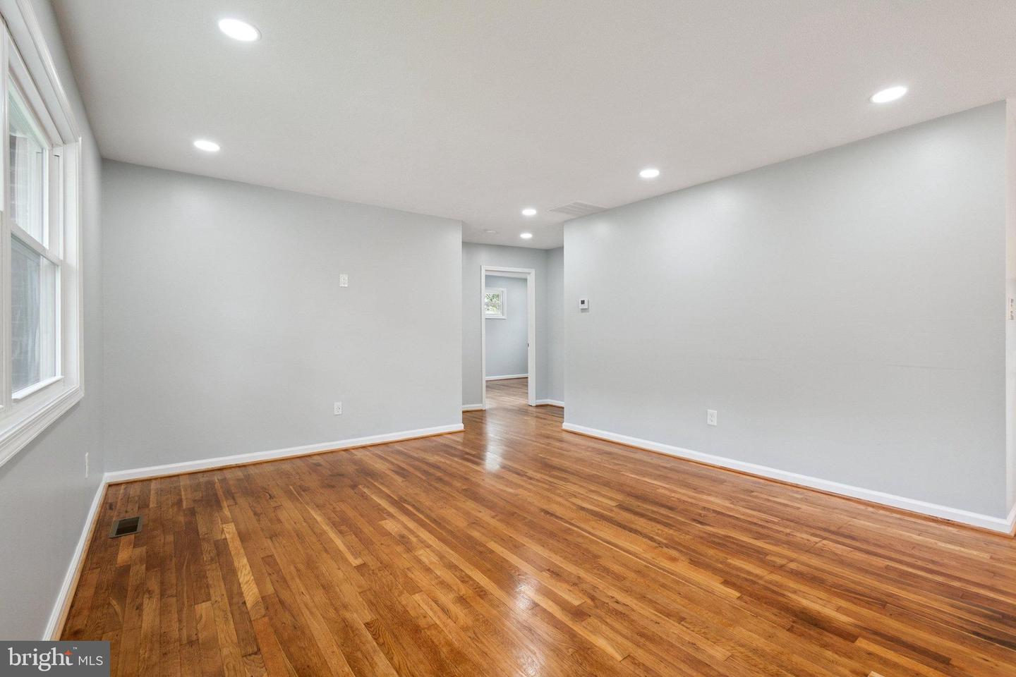 7118 KERR DR, SPRINGFIELD, Virginia 22150, 5 Bedrooms Bedrooms, 11 Rooms Rooms,2 BathroomsBathrooms,Residential,For sale,7118 KERR DR,VAFX2286828 MLS # VAFX2286828