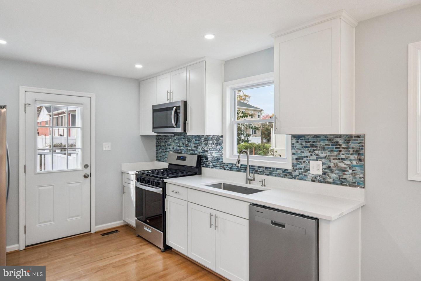 7118 KERR DR, SPRINGFIELD, Virginia 22150, 5 Bedrooms Bedrooms, 11 Rooms Rooms,2 BathroomsBathrooms,Residential,For sale,7118 KERR DR,VAFX2286828 MLS # VAFX2286828