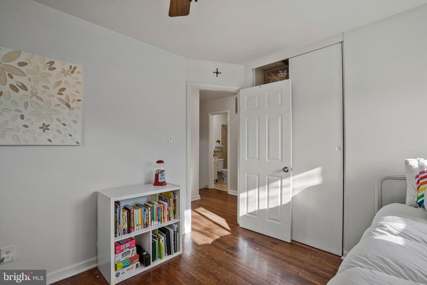 98 S IRIS ST S, ALEXANDRIA, Virginia 22304, 3 Bedrooms Bedrooms, ,2 BathroomsBathrooms,Residential,For sale,98 S IRIS ST S,VAAX2053416 MLS # VAAX2053416